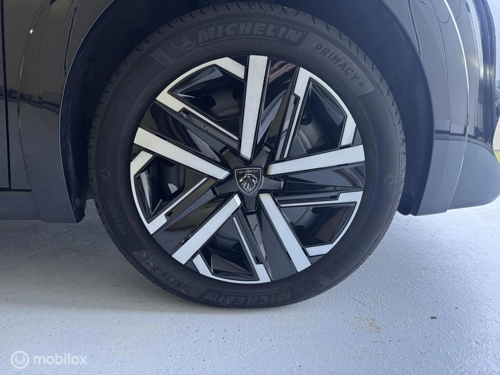 Hoofdafbeelding Peugeot e-208