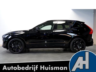 Volvo XC60 2.0 Recharge AWD 293kW/399pk Aut8 Plus Black Edition LUCHTVERING + PANORAMADAK + PILOT ASSIST + BLIS + HARMAN/KARDON + PILOT ASSIST + STOELVERWARMING&-VENTILATIE + STUURVERWARMING + PRIVACY GLASS + 360 CAMERA + 21" LM-VELGEN!!