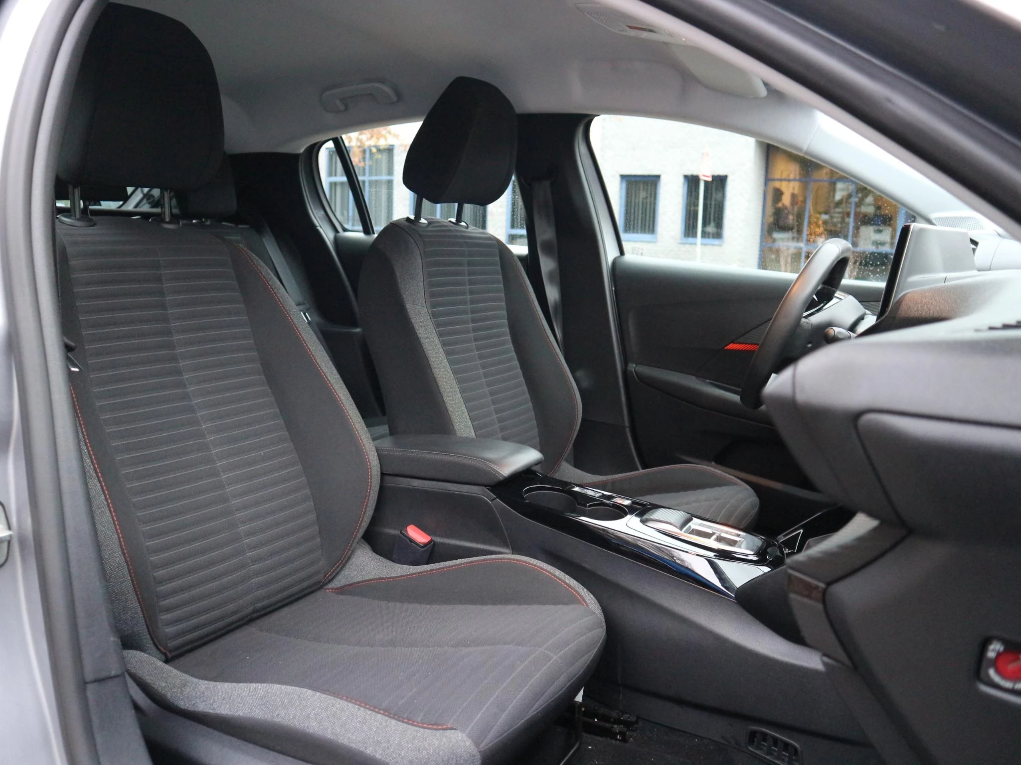 Hoofdafbeelding Peugeot e-208