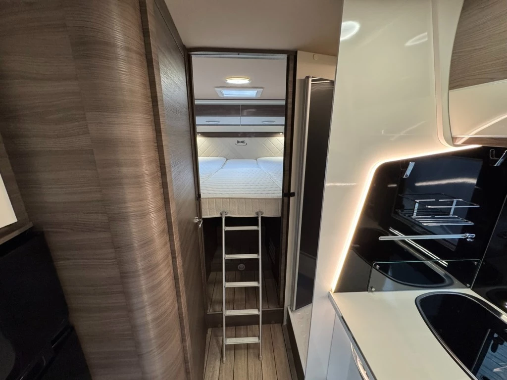 Hoofdafbeelding McLouis Carat 473