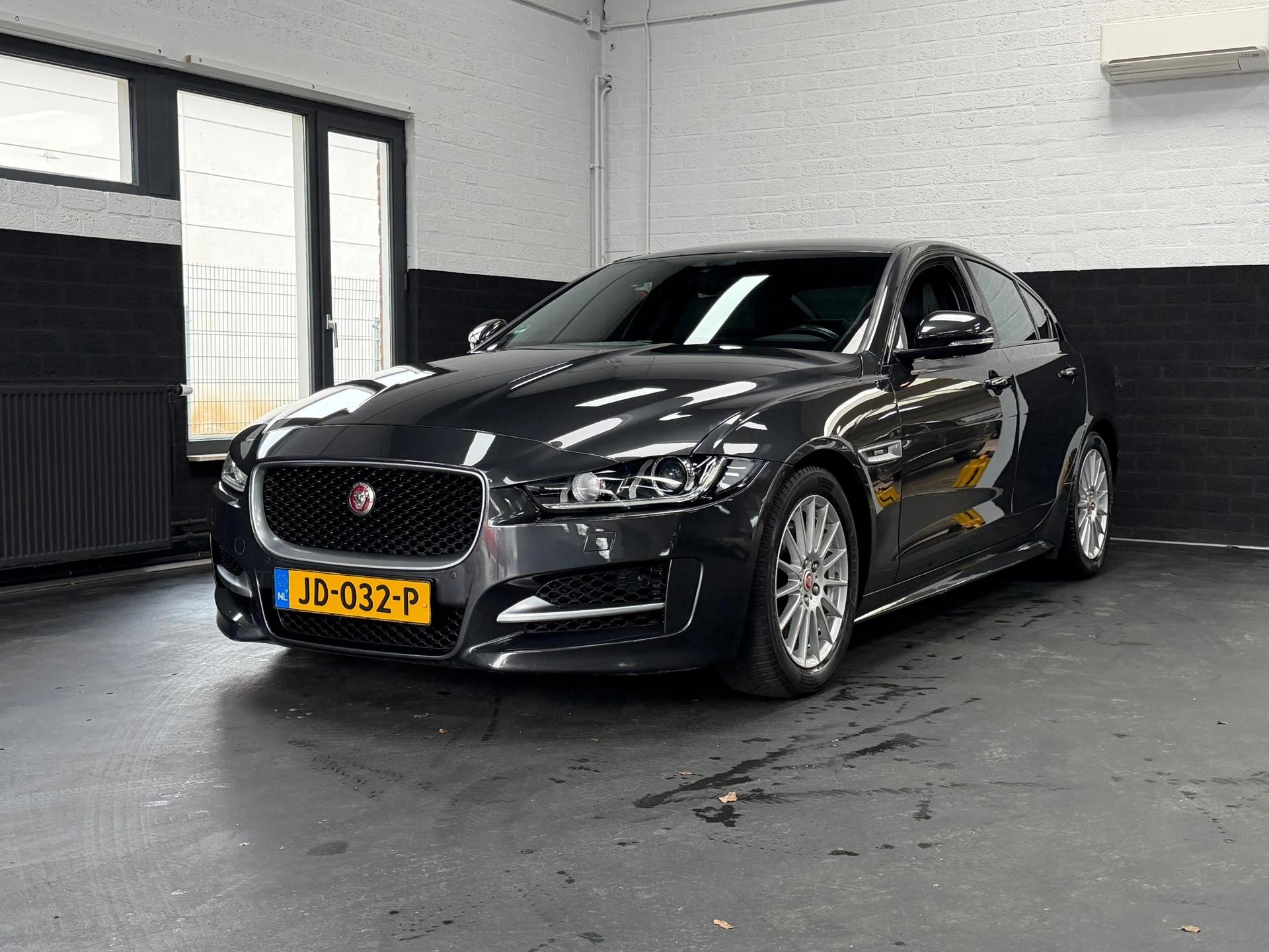 Hoofdafbeelding Jaguar XE