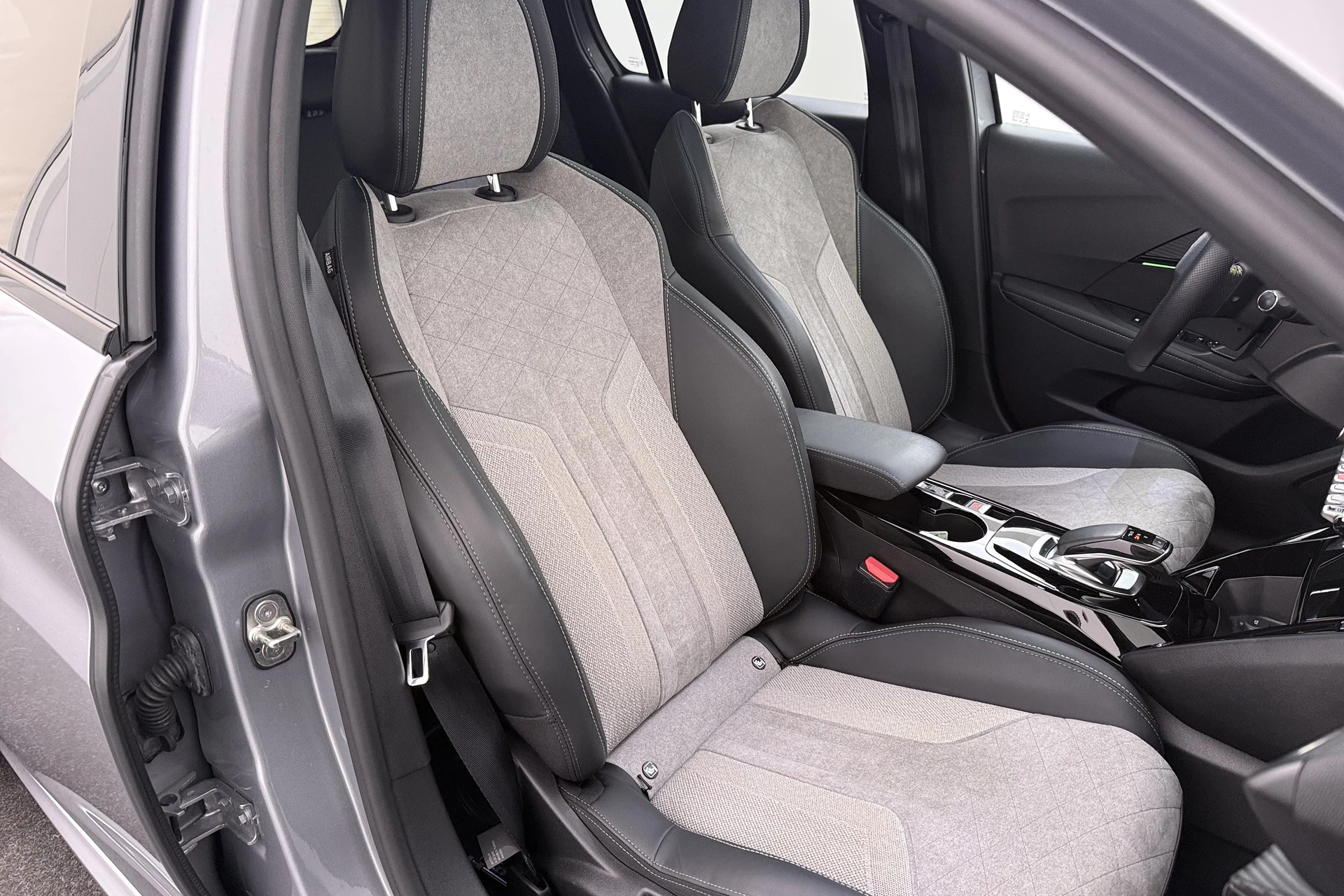 Hoofdafbeelding Peugeot e-208