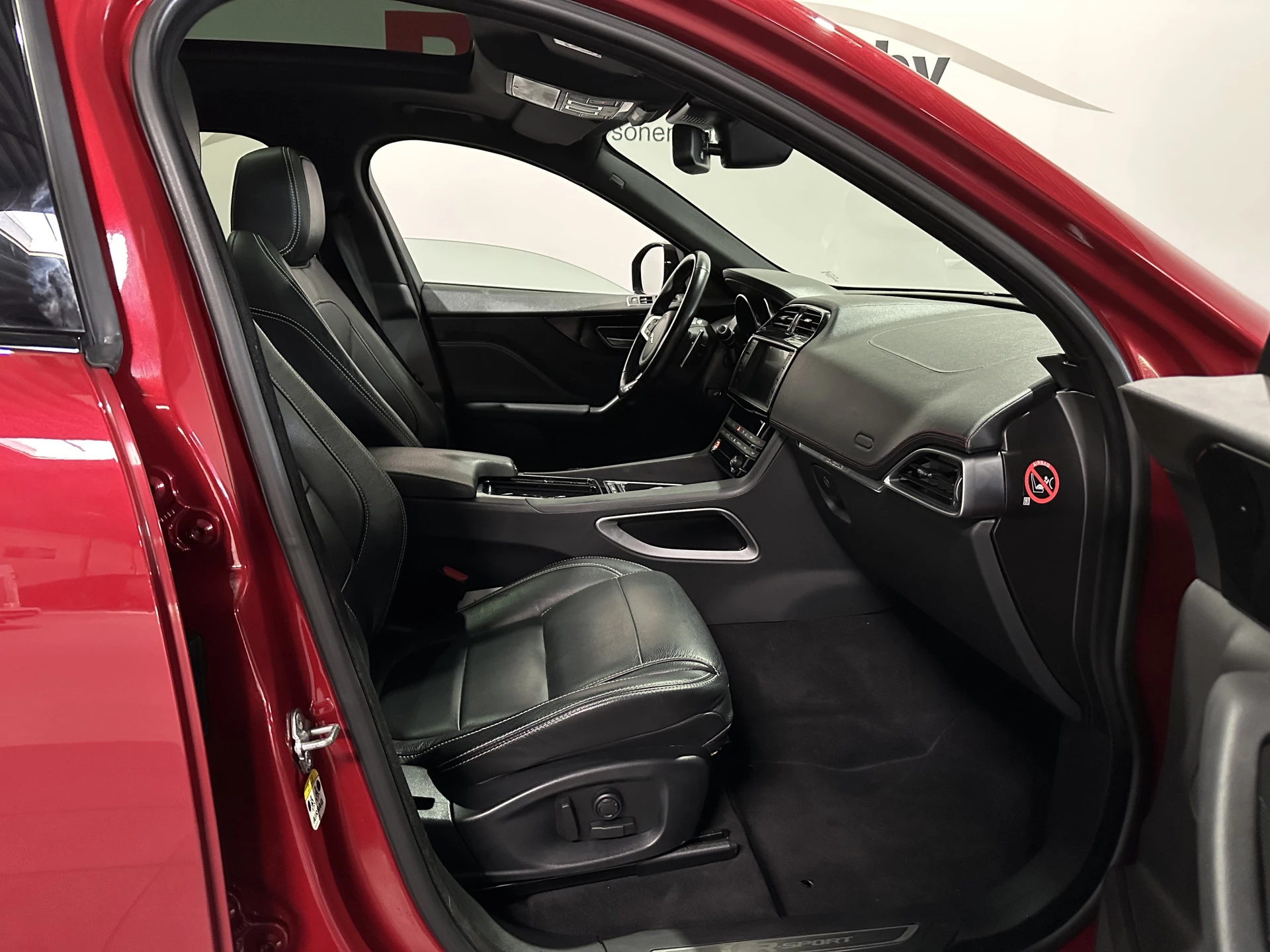 Hoofdafbeelding Jaguar F-PACE
