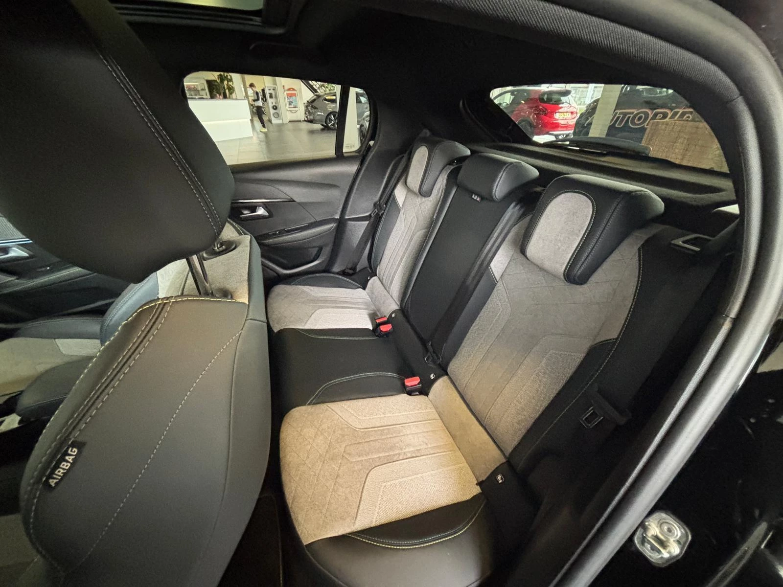 Hoofdafbeelding Peugeot e-208