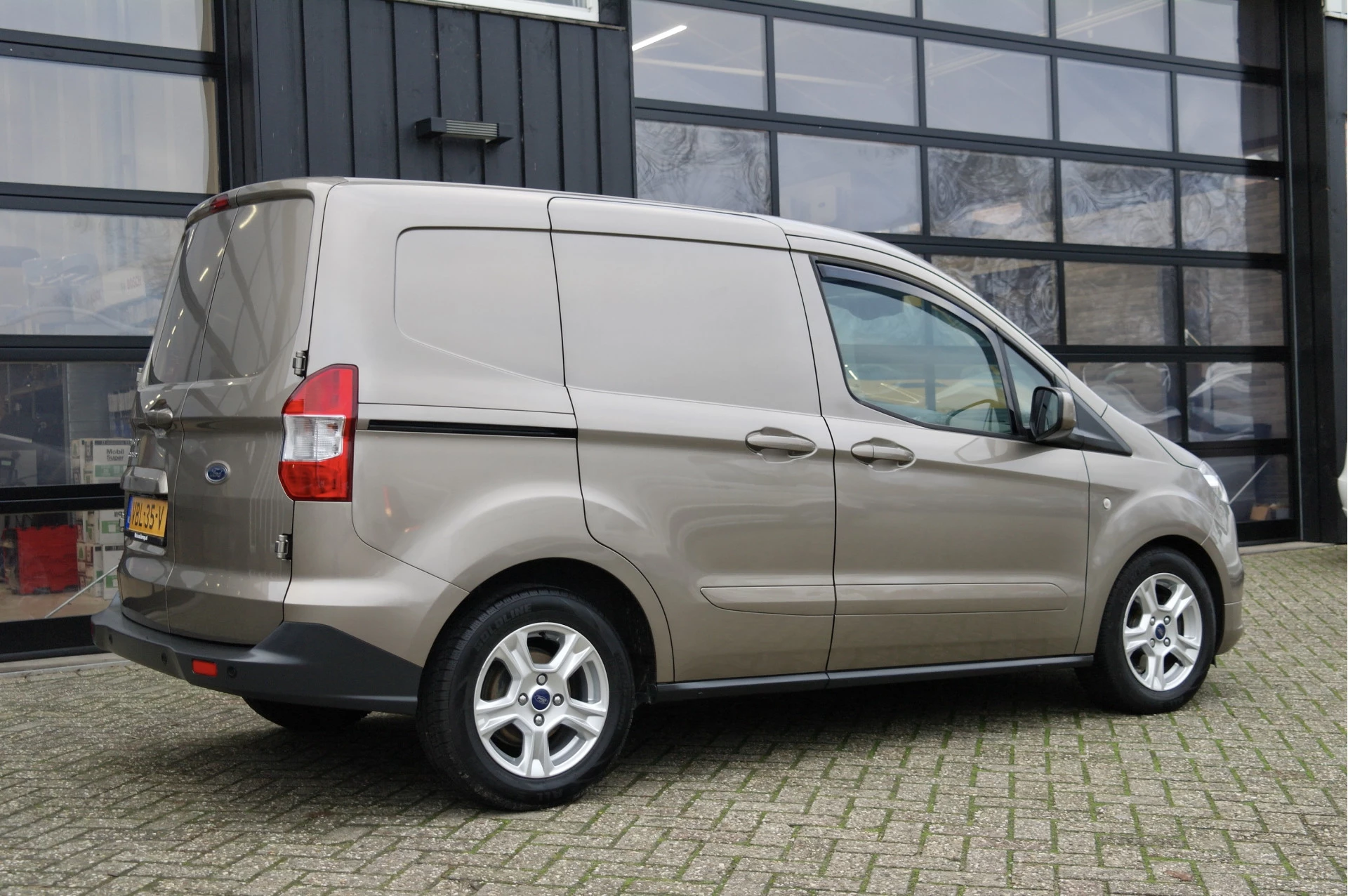 Hoofdafbeelding Ford Transit Courier