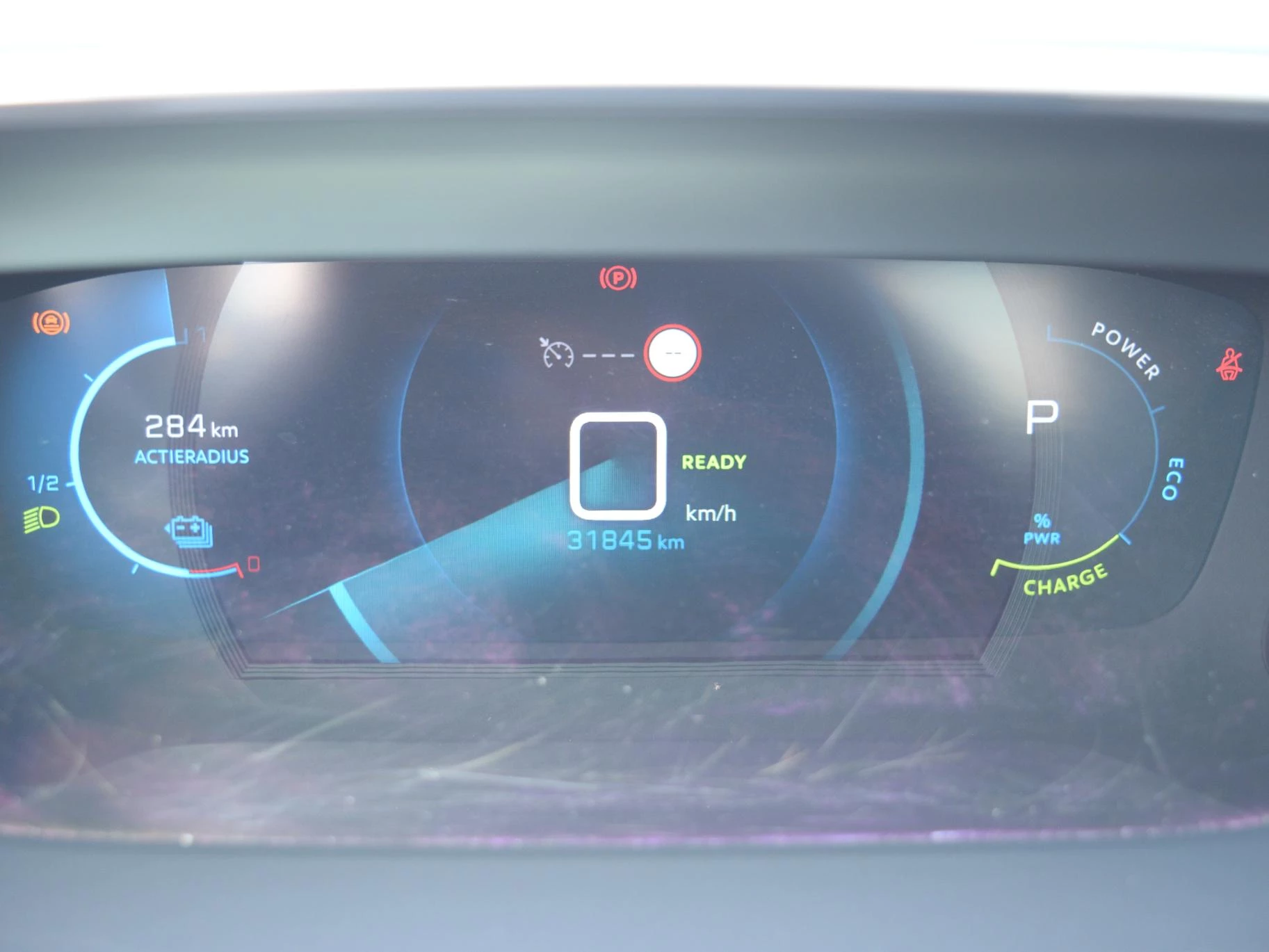 Hoofdafbeelding Peugeot e-2008