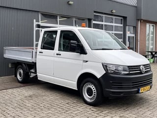 Volkswagen Transporter 2.0 TDI L2H1 DC Euro 6 Pick up open laadbak Pick-up Airco Bluetooth Apple carplay trekhaak 2200 kg 5-Persoons Werkverlichting Telefoonverbinding 1e eigenaar Dealer onderhouden