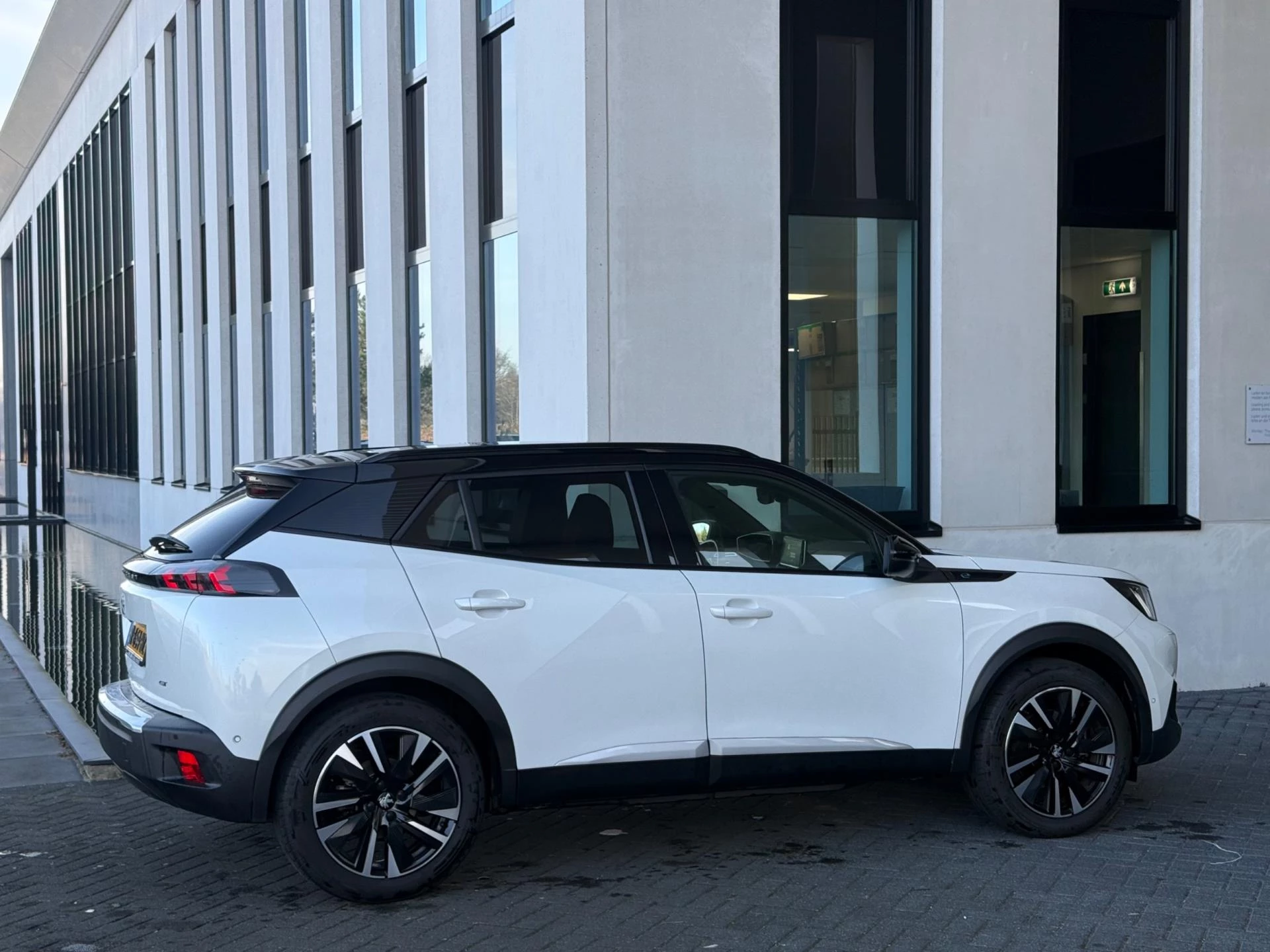 Hoofdafbeelding Peugeot e-2008