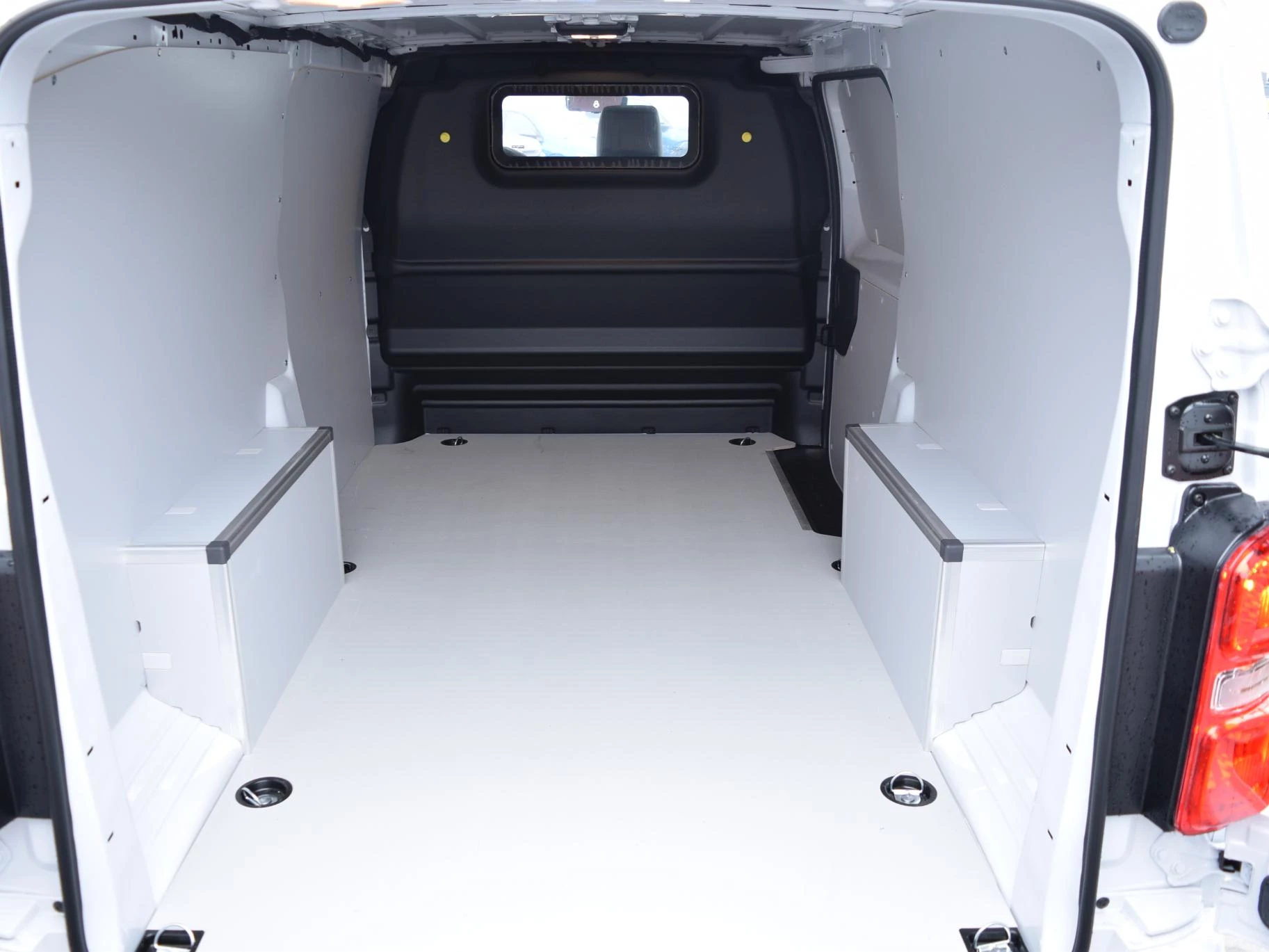 Hoofdafbeelding Peugeot e-Expert