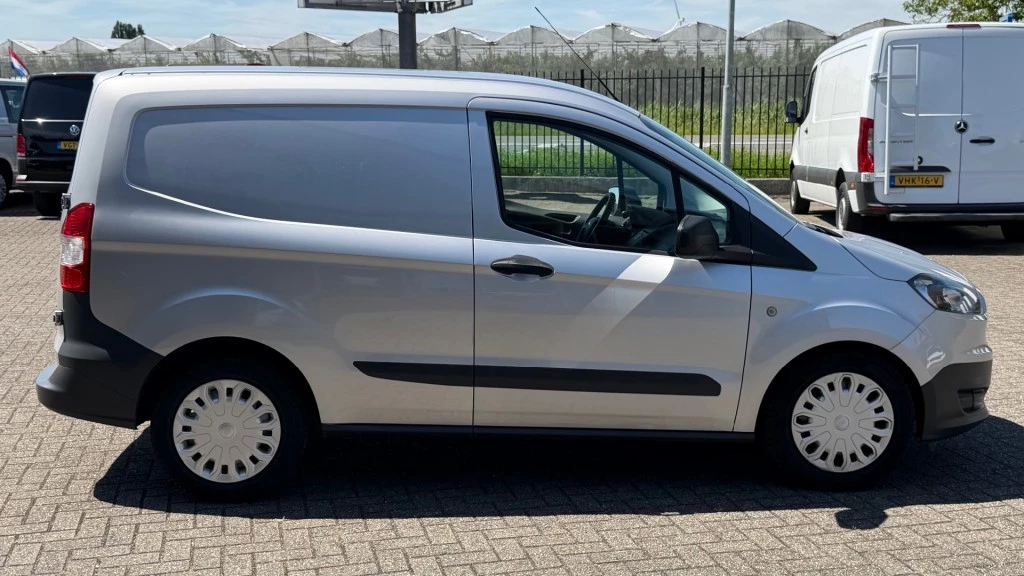Hoofdafbeelding Ford Transit Courier