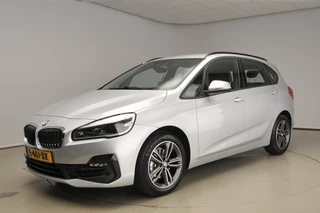 BMW 2 Serie Active Tourer 218i | LED | HUD | Trekhaak | Sportstoelen | Clima | PDC | DAB | Alu 17 inch