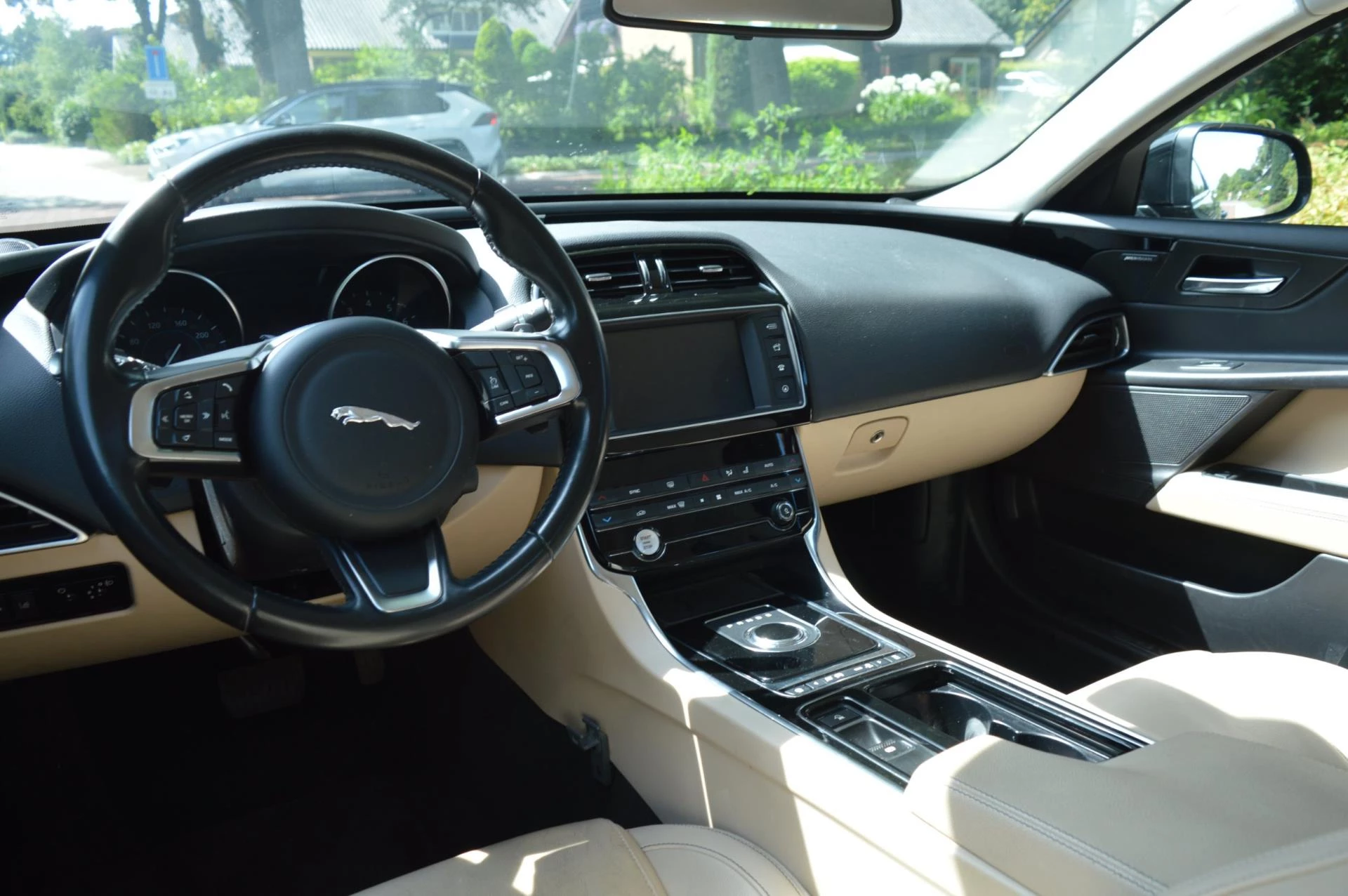 Hoofdafbeelding Jaguar XE
