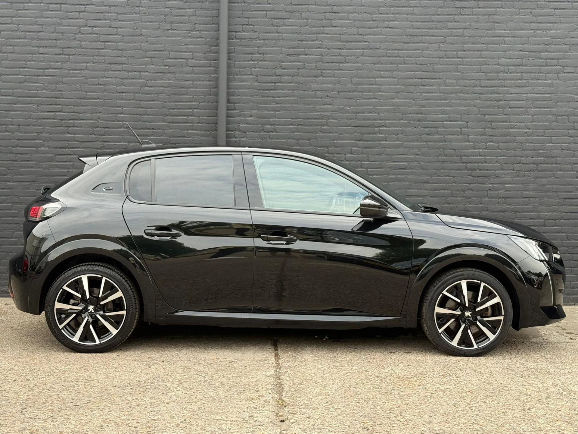 Hoofdafbeelding Peugeot e-208