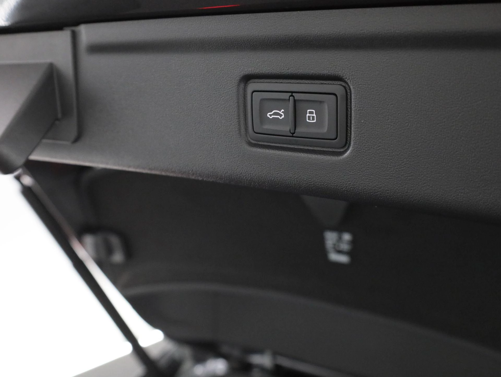 Hoofdafbeelding Audi A6 Avant e-tron