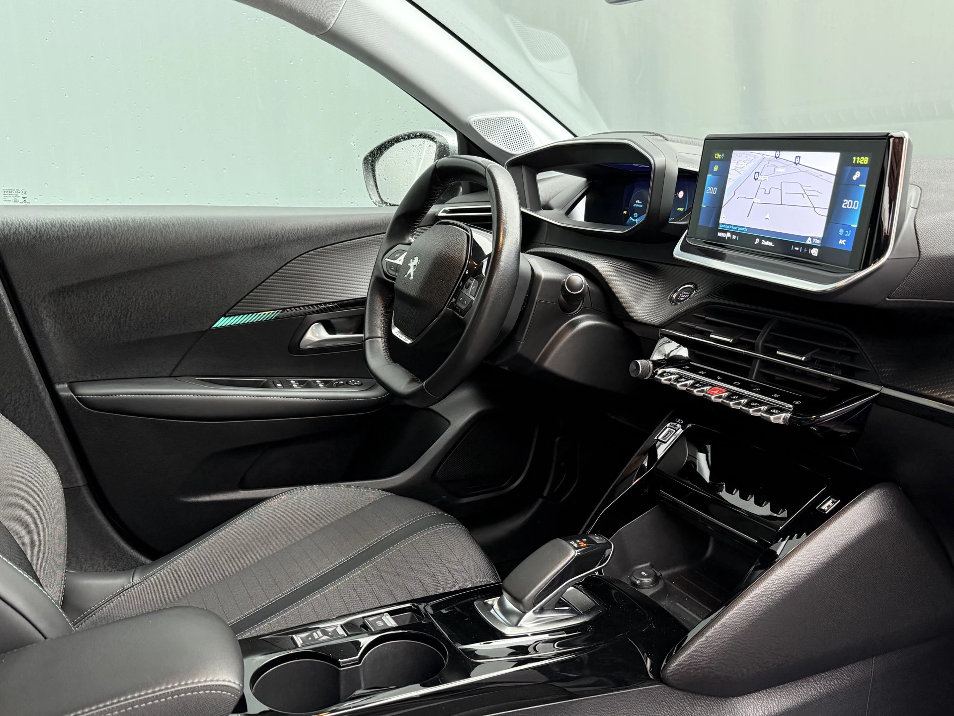 Hoofdafbeelding Peugeot e-208