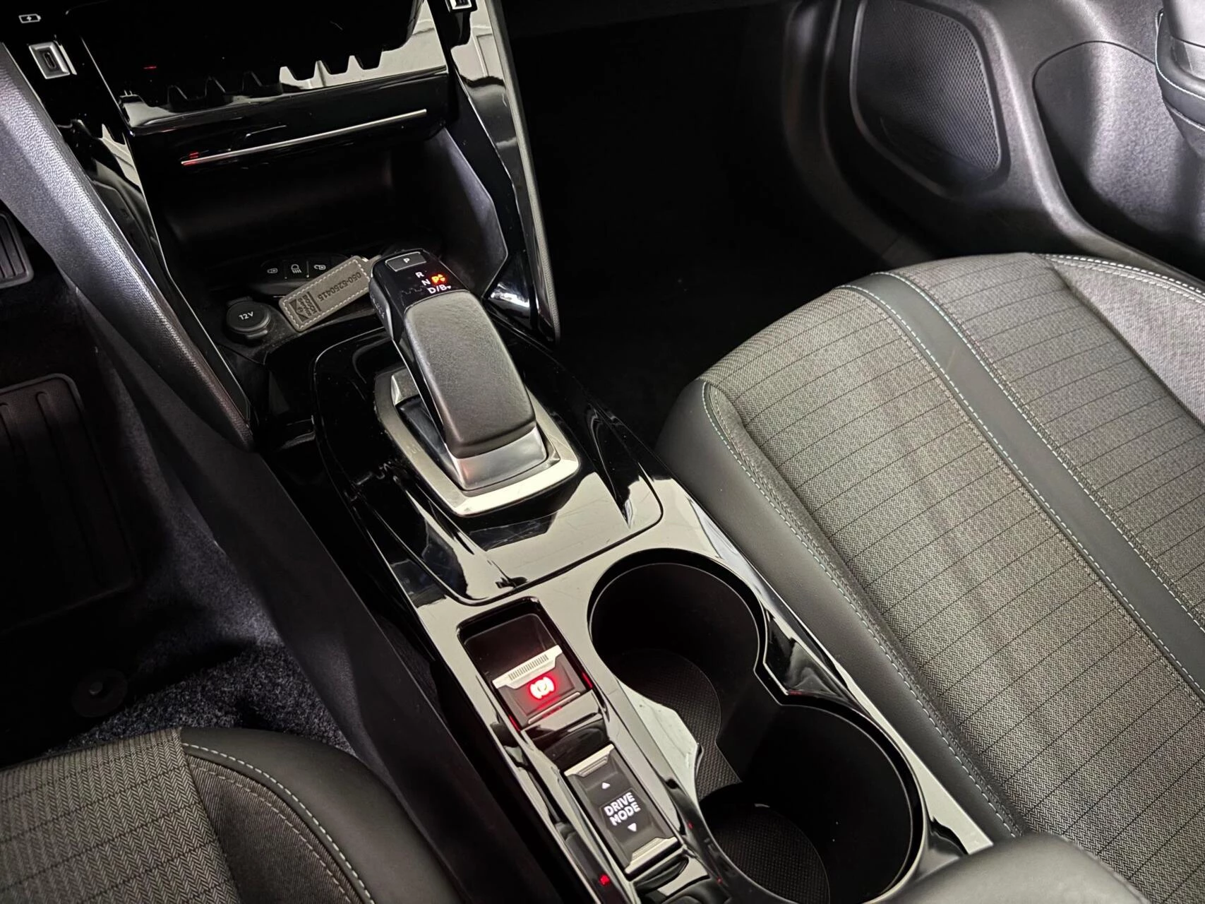 Hoofdafbeelding Peugeot e-2008