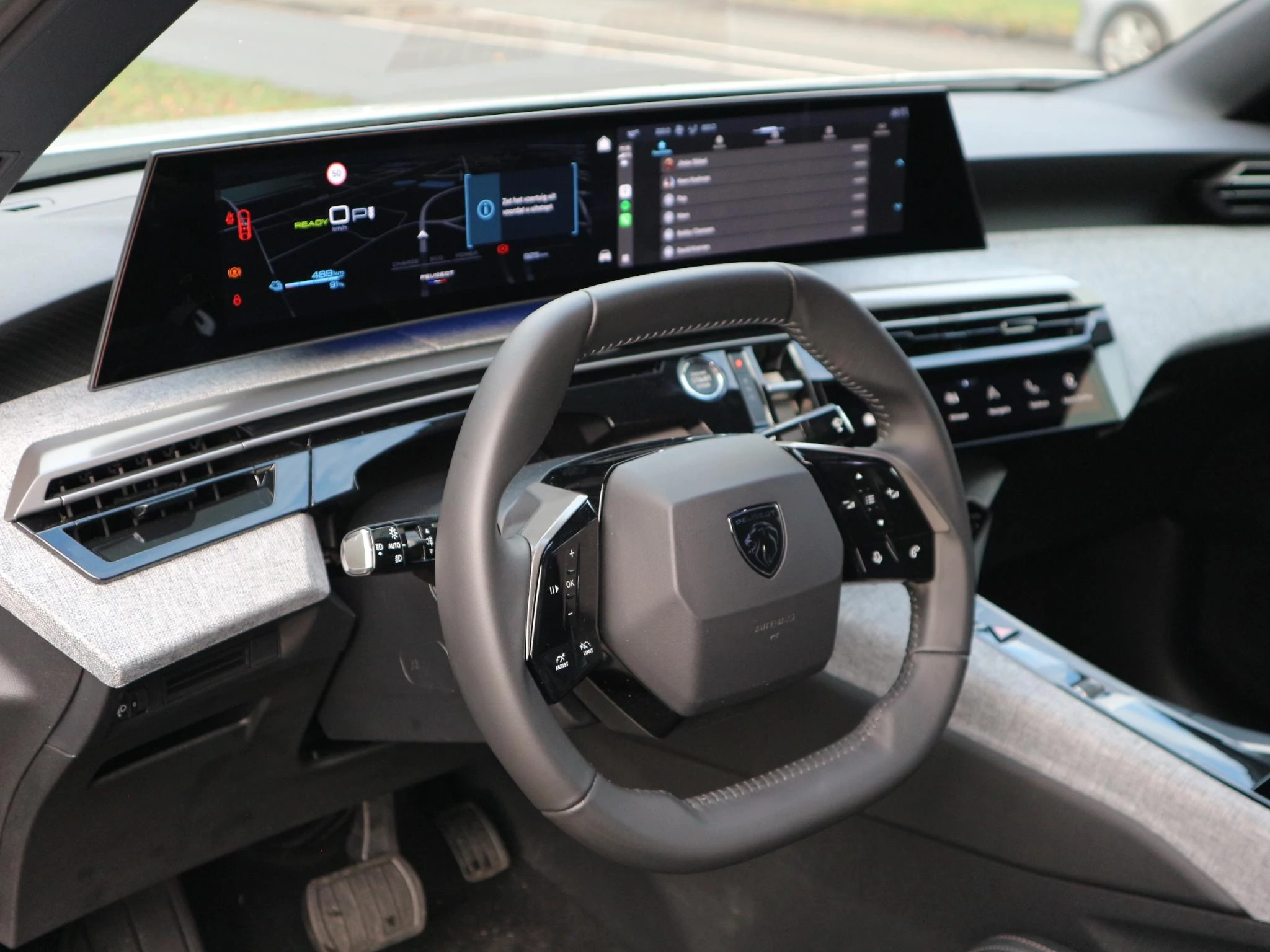 Hoofdafbeelding Peugeot e-3008