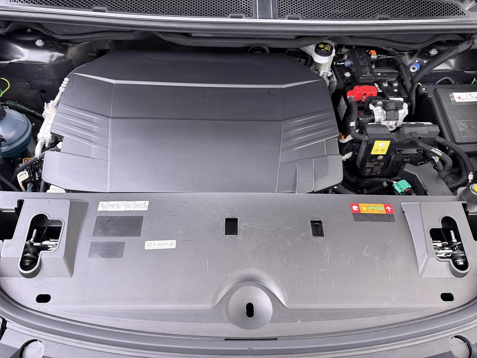 Hoofdafbeelding Peugeot e-3008