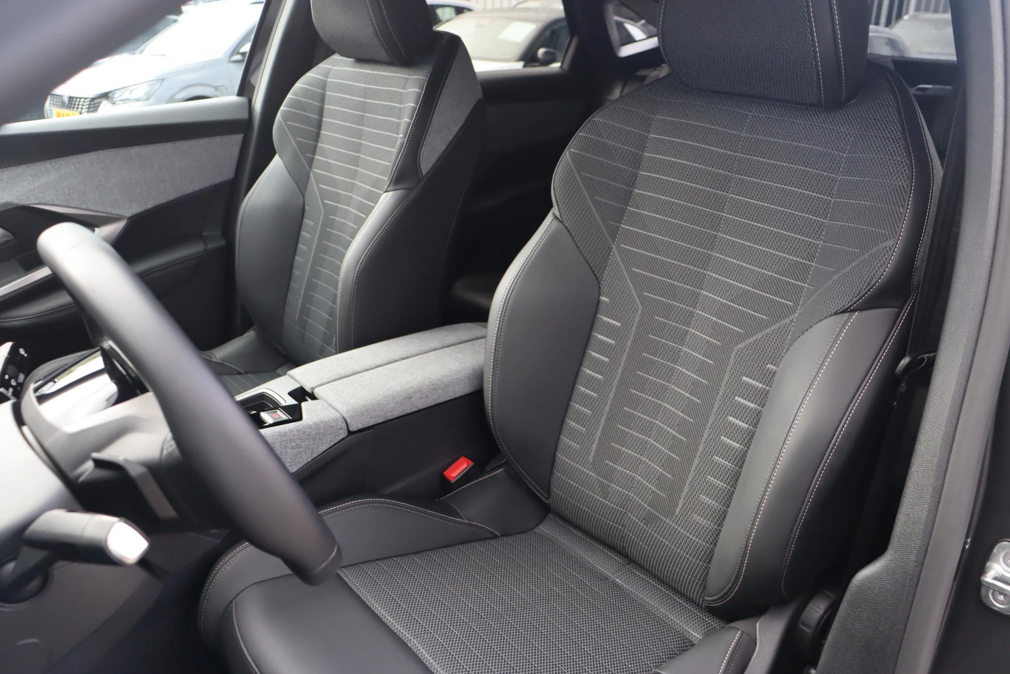 Hoofdafbeelding Peugeot e-3008