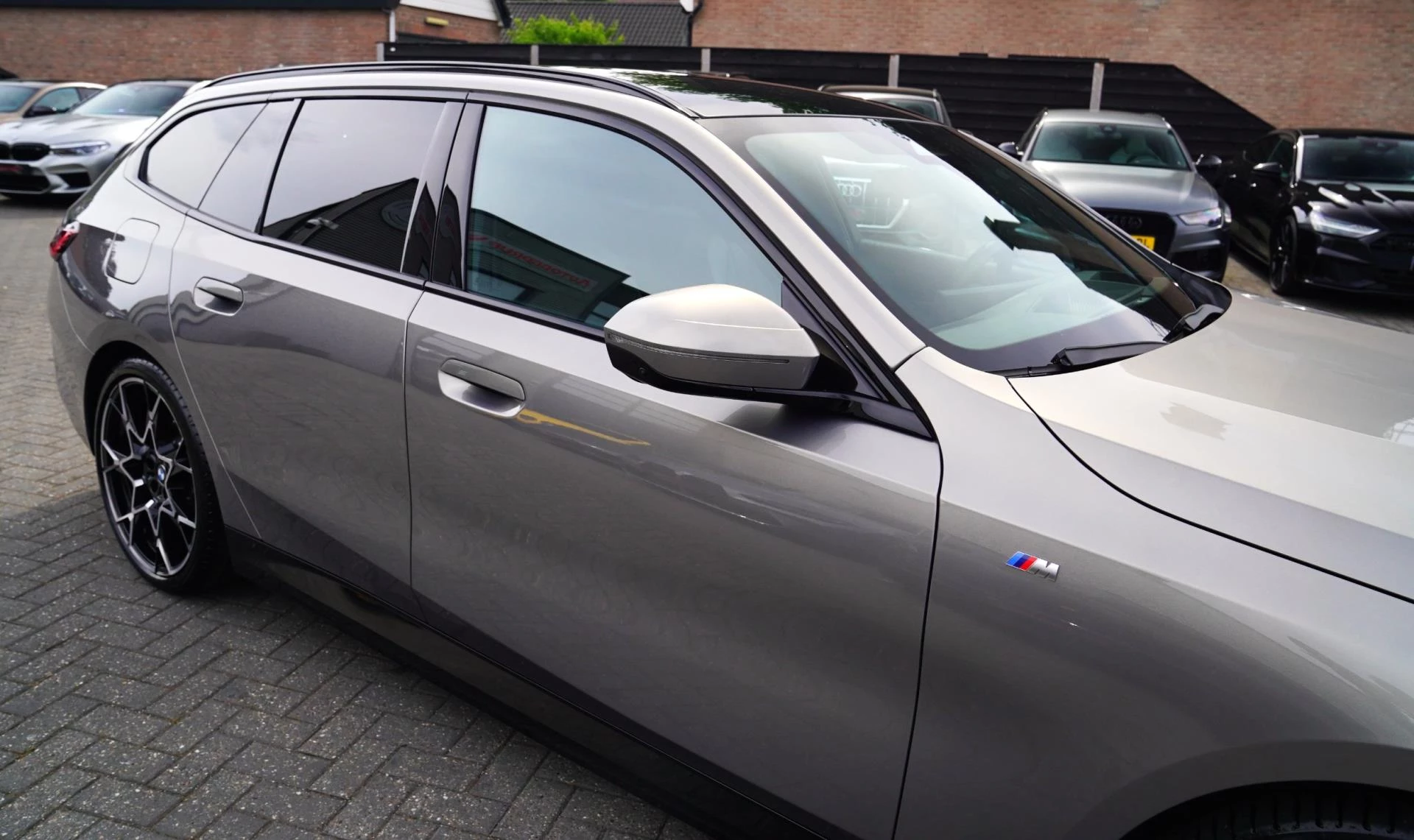 Hoofdafbeelding BMW i5