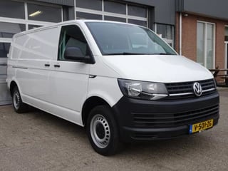 Volkswagen Transporter 2.0 TDI L2H1 Airco Cruise control Telefoonvoorbereiding Usb aansluiting Parkeerhulp achter 1e eigenaar Dealeronderhouden Euro 6 Verlengd Verlengde wielbasis