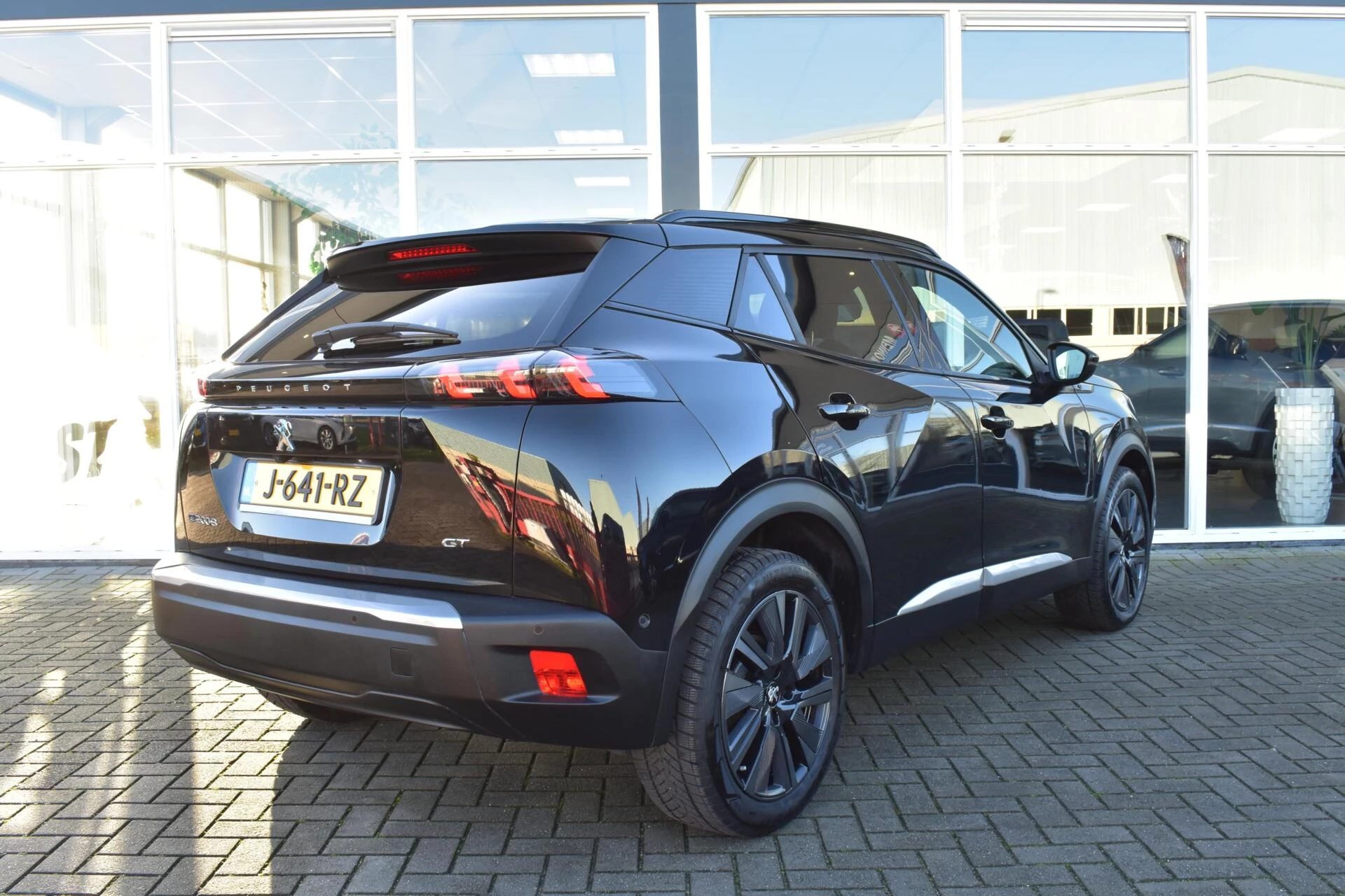 Hoofdafbeelding Peugeot e-2008