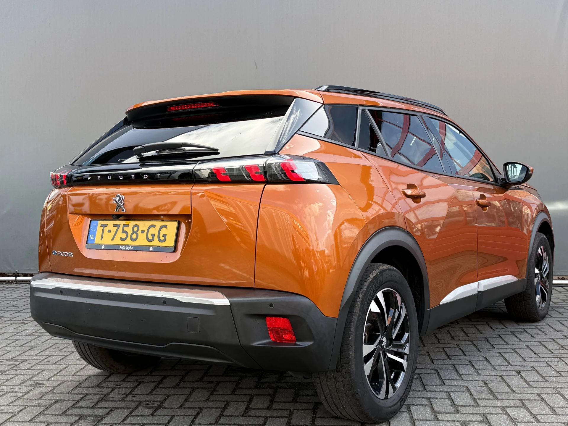 Hoofdafbeelding Peugeot e-2008