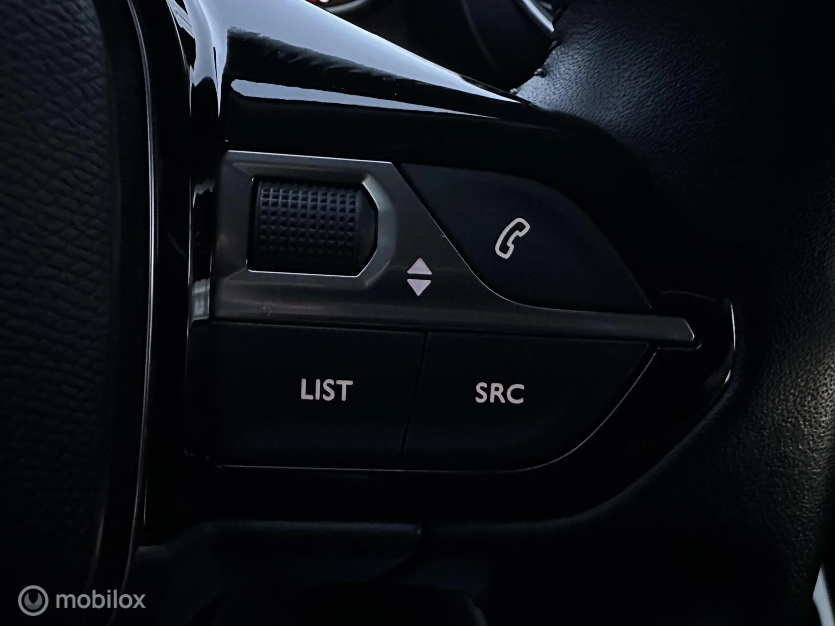 Hoofdafbeelding Peugeot e-2008