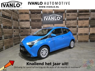 Hoofdafbeelding Toyota Aygo Toyota Aygo 1.0 VVT-i x-play Navigatie camera Automaat Airconditioning