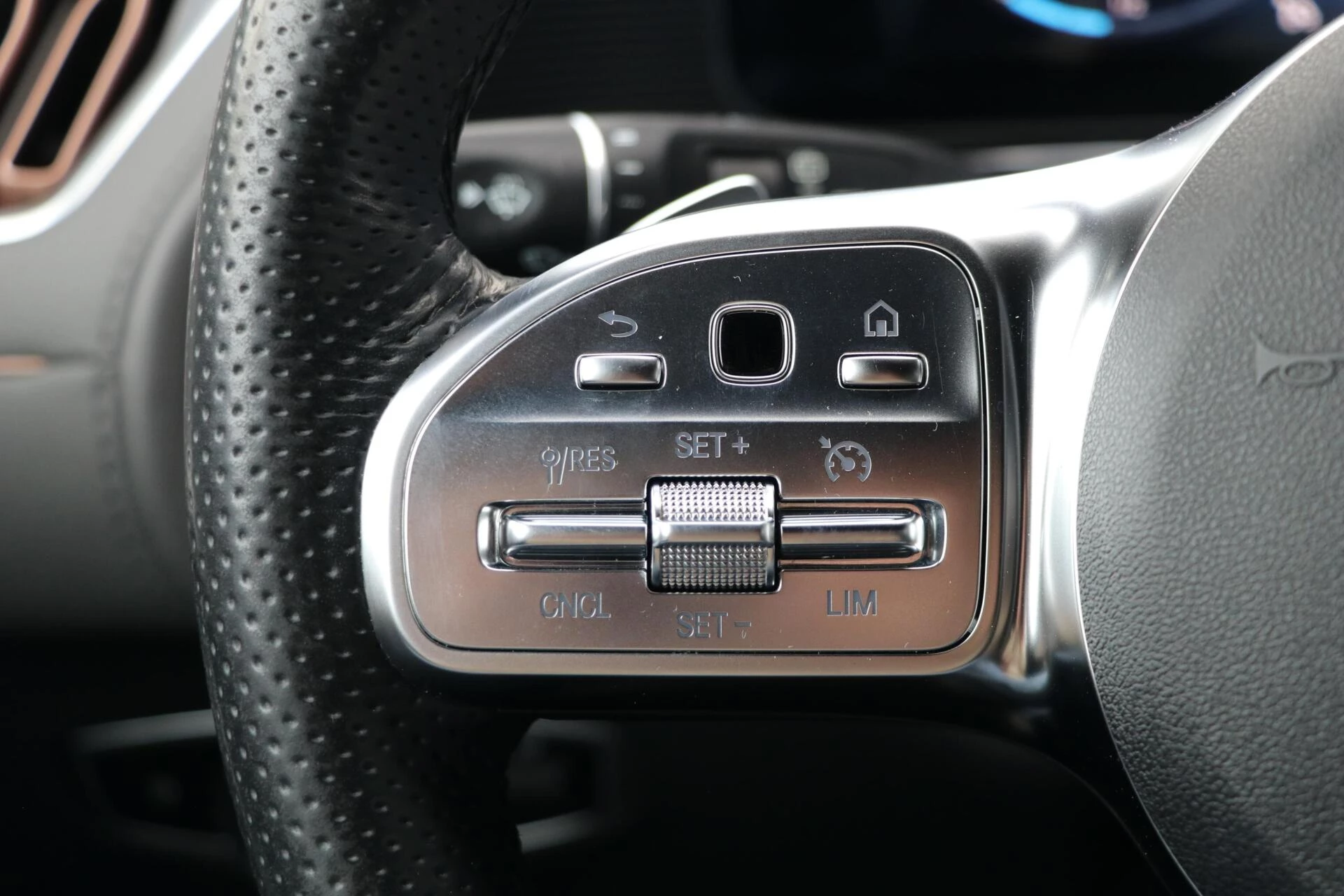 Hoofdafbeelding Mercedes-Benz EQC