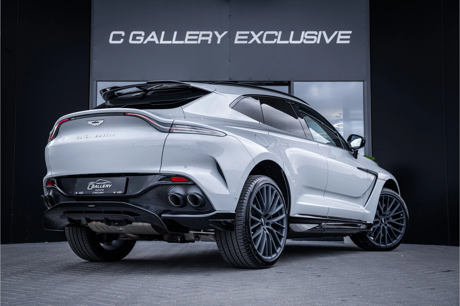 Hoofdafbeelding Aston Martin DBX