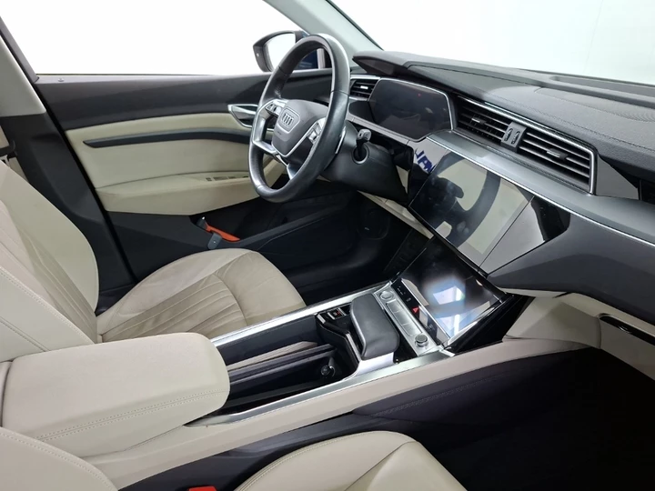 Hoofdafbeelding Audi e-tron