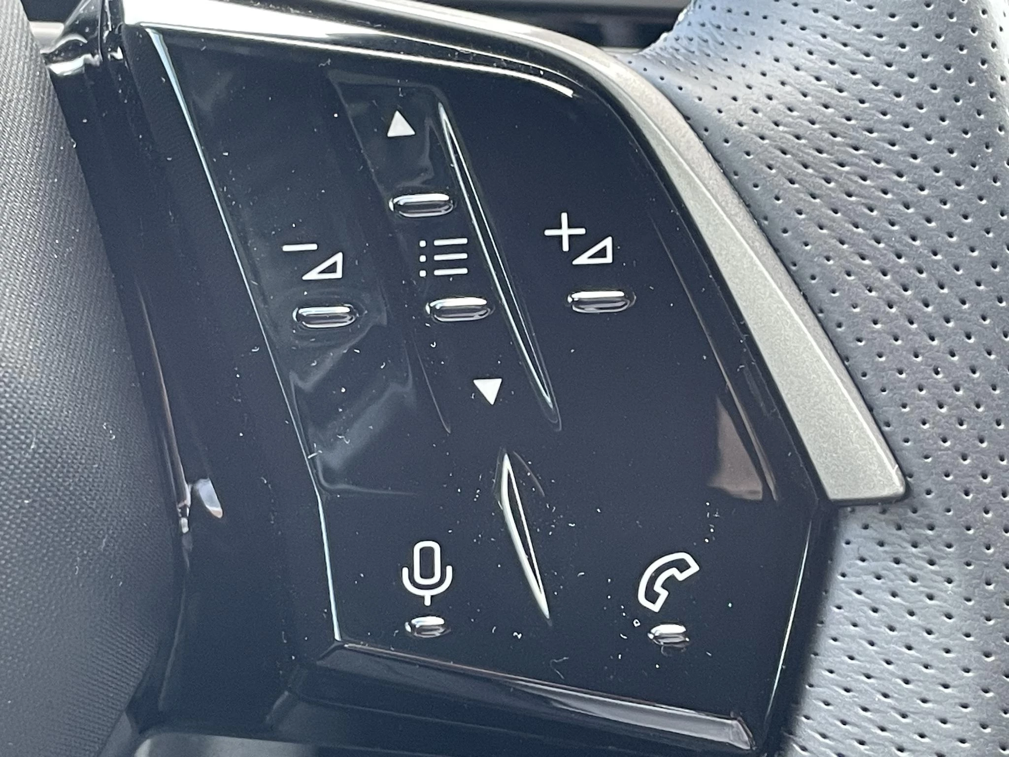 Hoofdafbeelding Peugeot e-5008