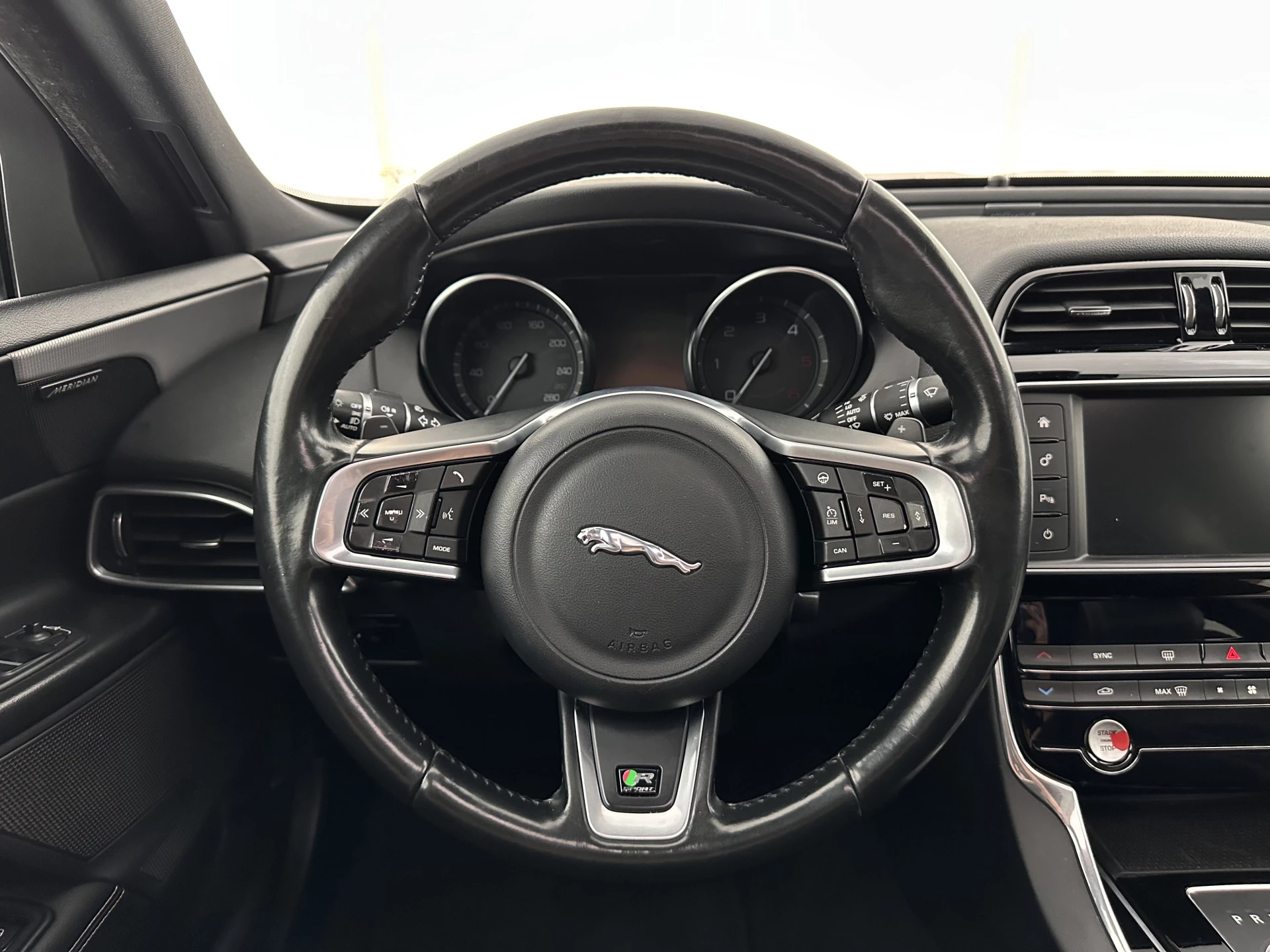 Hoofdafbeelding Jaguar XE