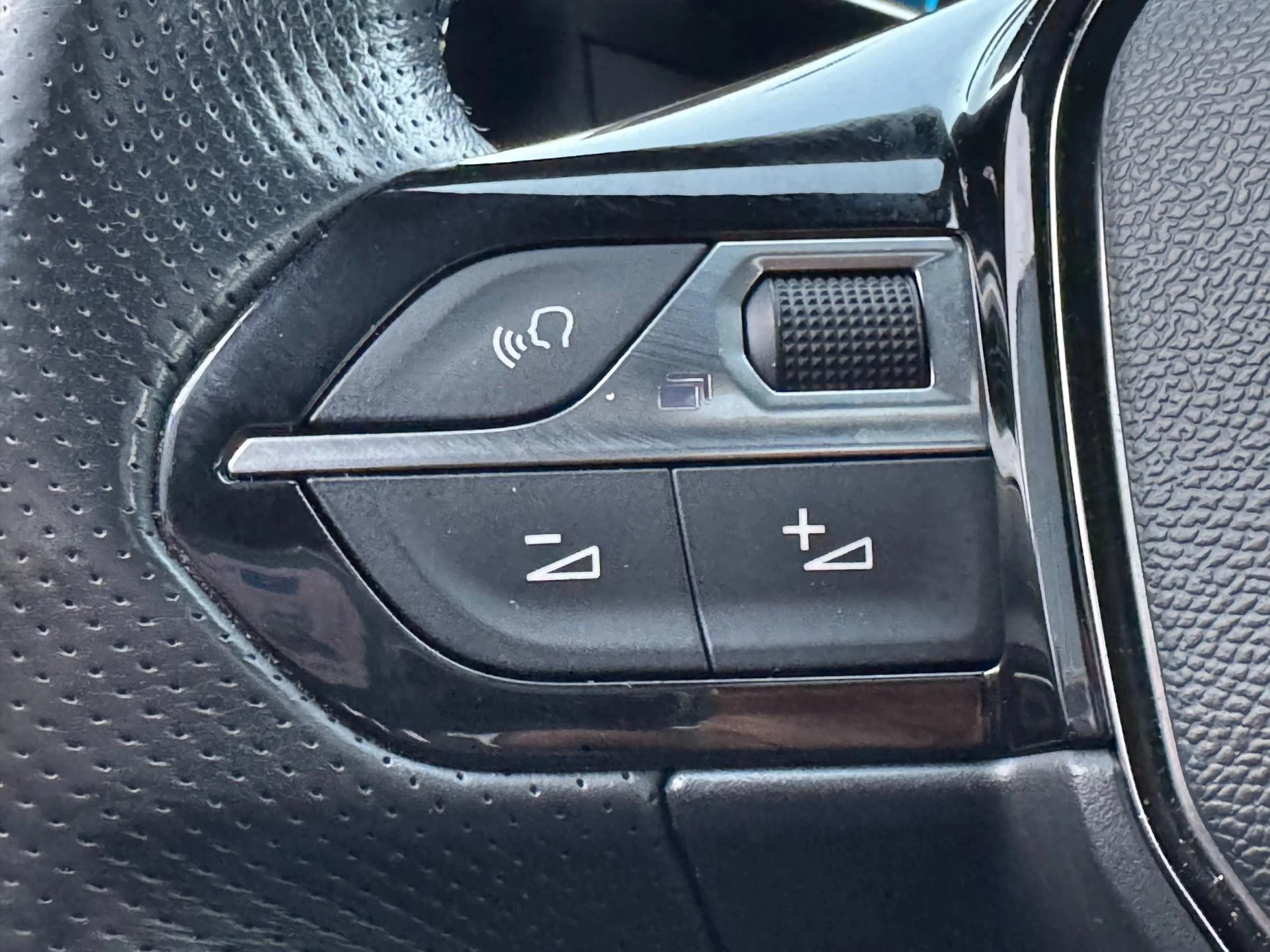 Hoofdafbeelding Peugeot e-2008