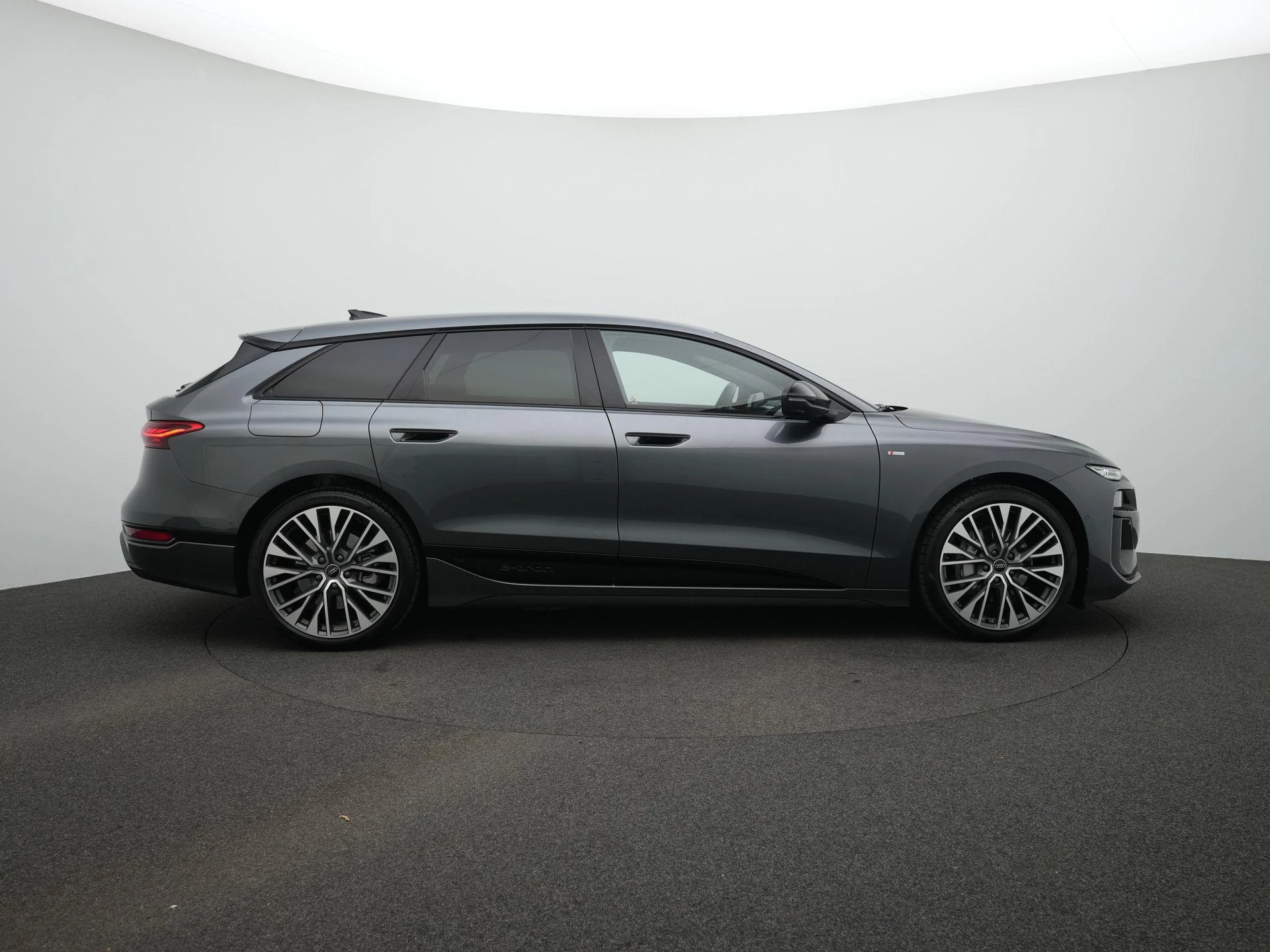 Hoofdafbeelding Audi A6 Avant e-tron