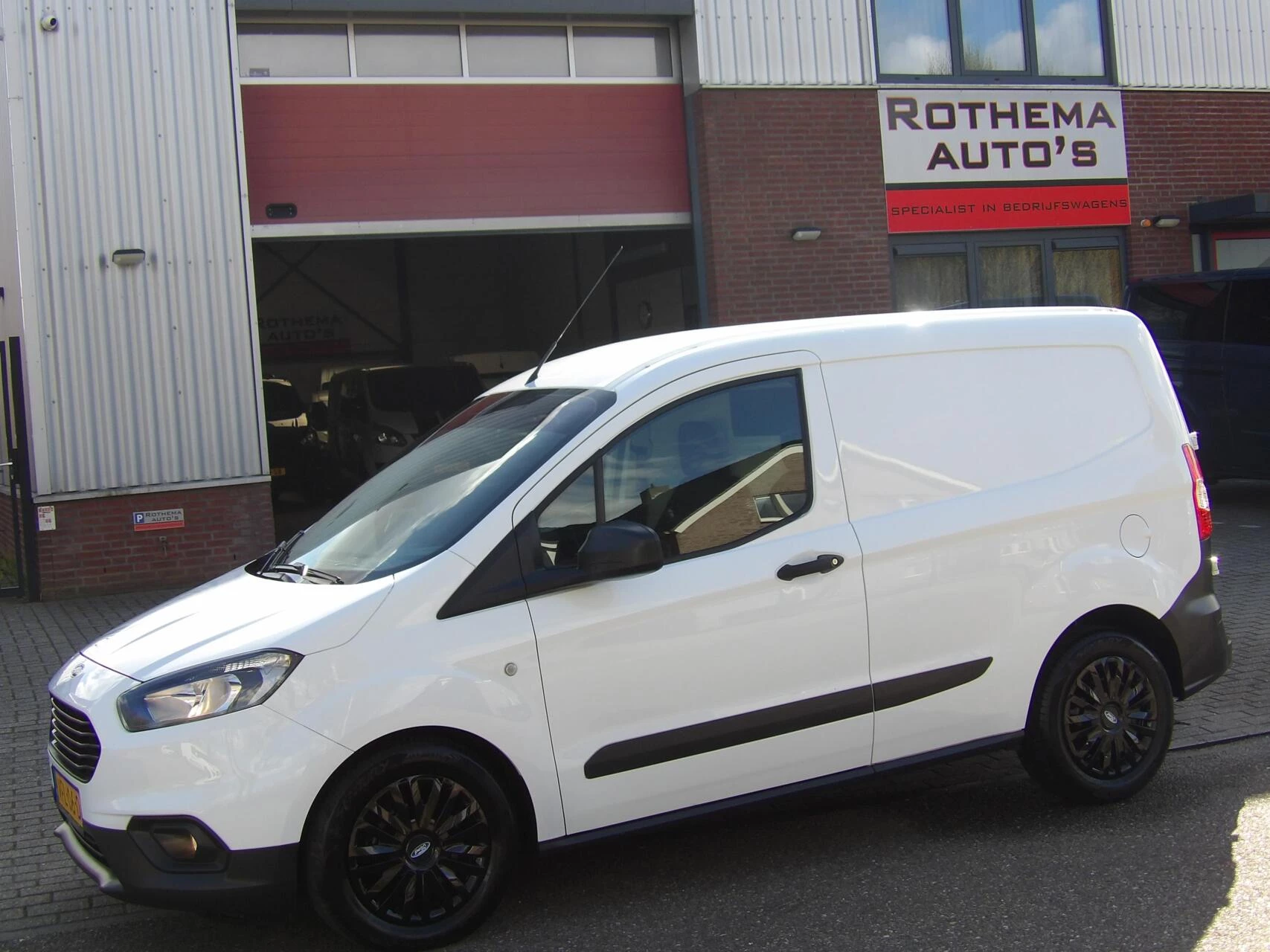 Hoofdafbeelding Ford Transit Courier
