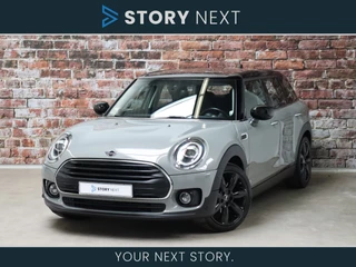 MINI Clubman Cooper Automaat / Navigatie Professional / Harman Kardon / LED Koplampen / Cruise Control / Apple CarPlay / Parkeersensoren / Comfort Access / Union Jack / Parkeer Assistent / Climate Control / Bluetooth / Lichtpakket / 18 Inch