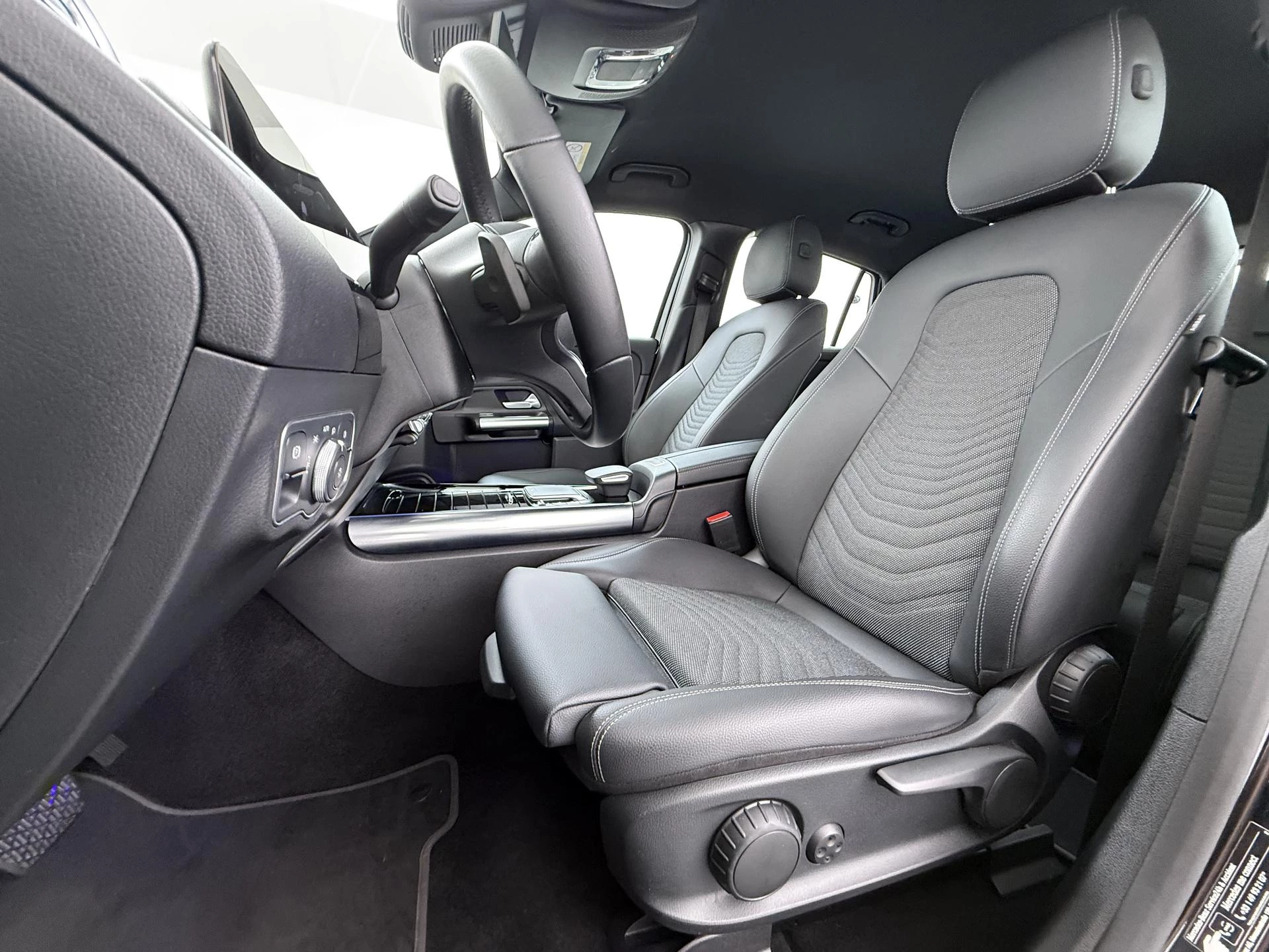 Hoofdafbeelding Mercedes-Benz EQA