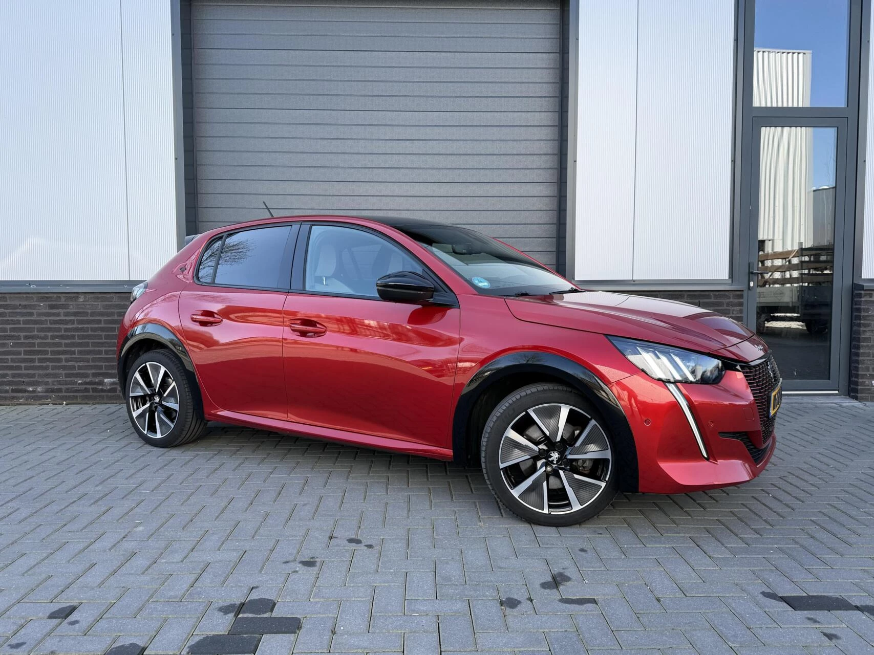 Hoofdafbeelding Peugeot e-208