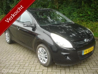 Hoofdafbeelding Hyundai i20 Hyundai i20 1.2i Business Airco Klepstoters licht hoorbaar.