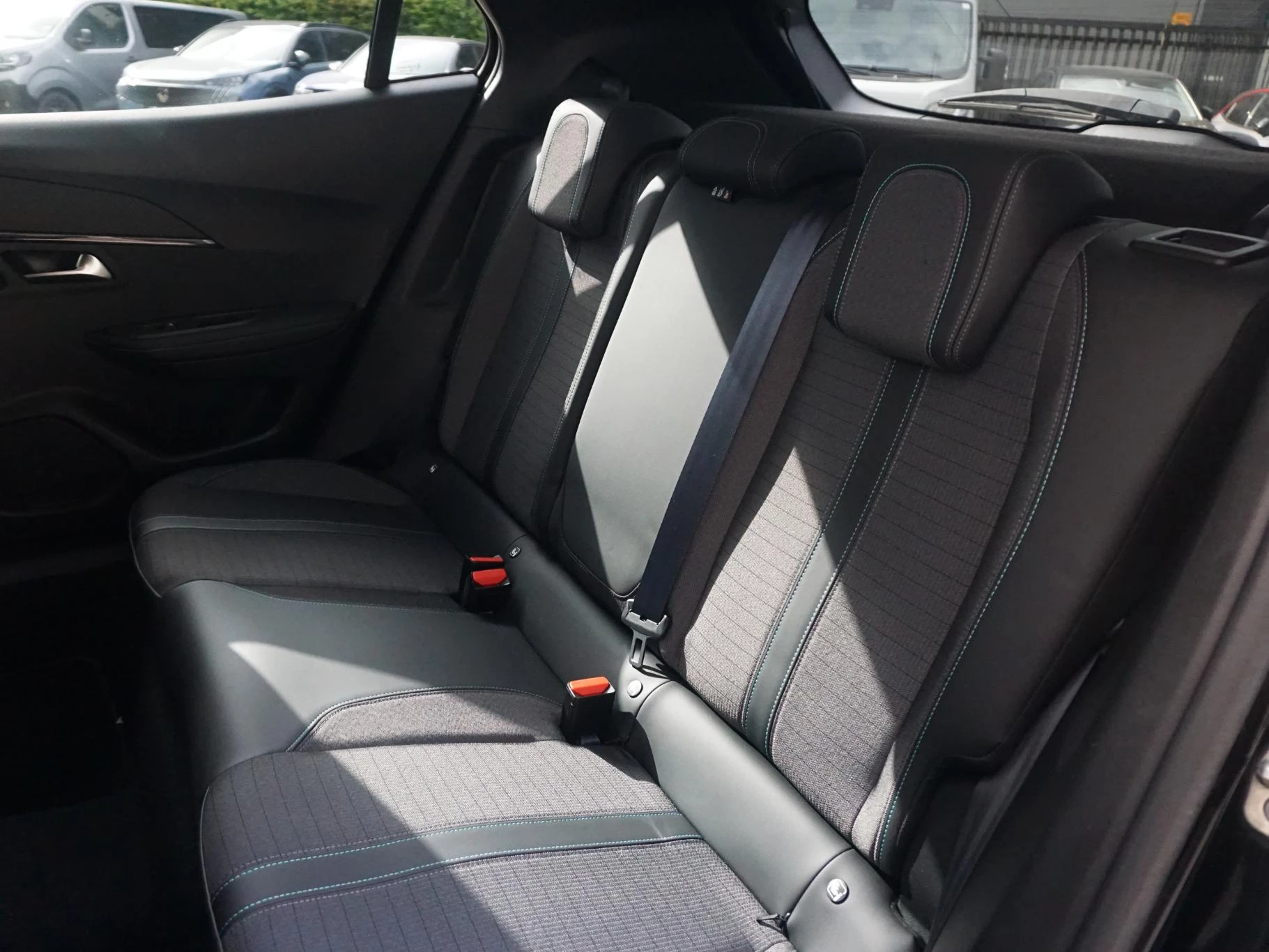Hoofdafbeelding Peugeot e-2008