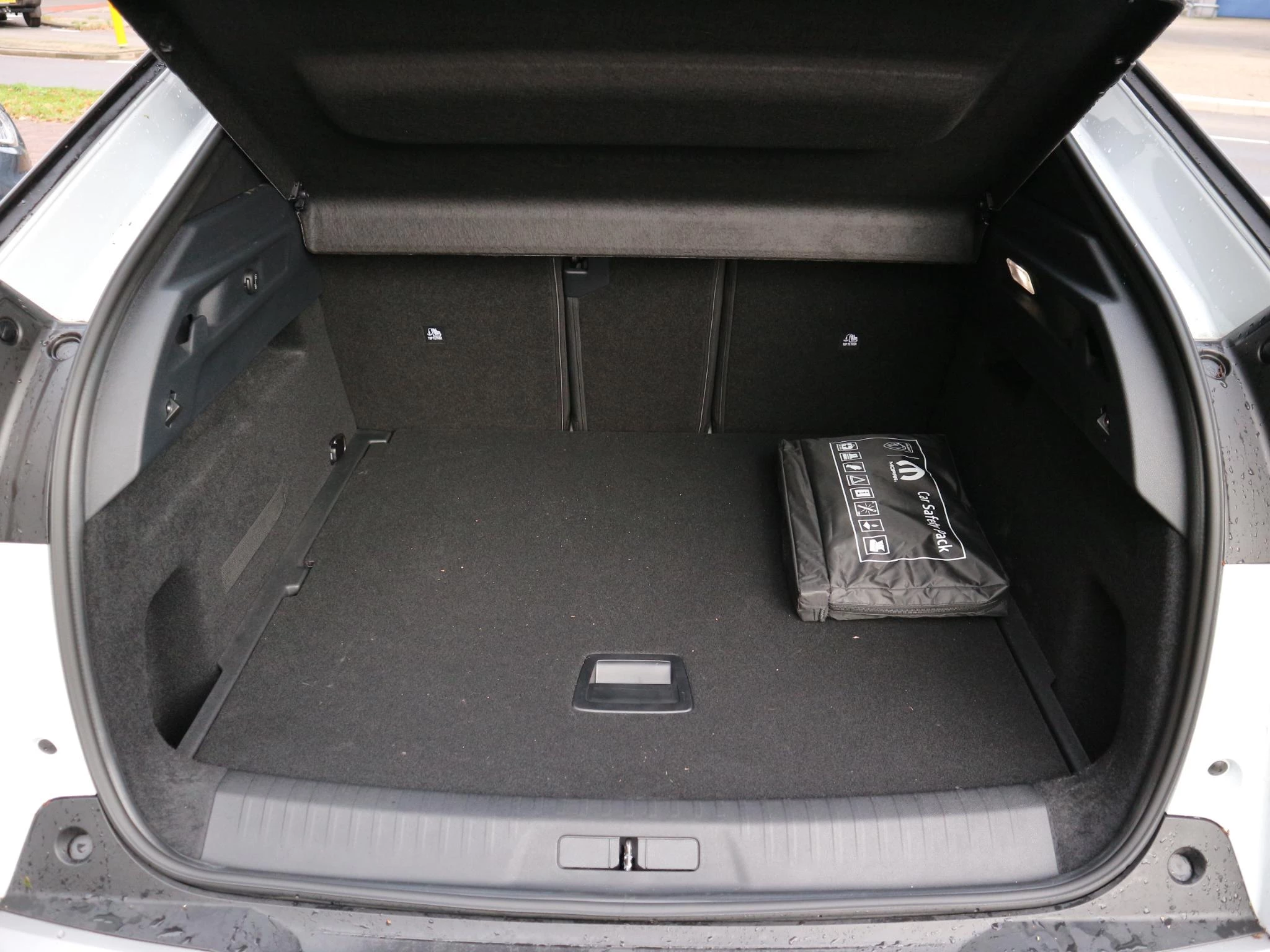 Hoofdafbeelding Peugeot e-3008