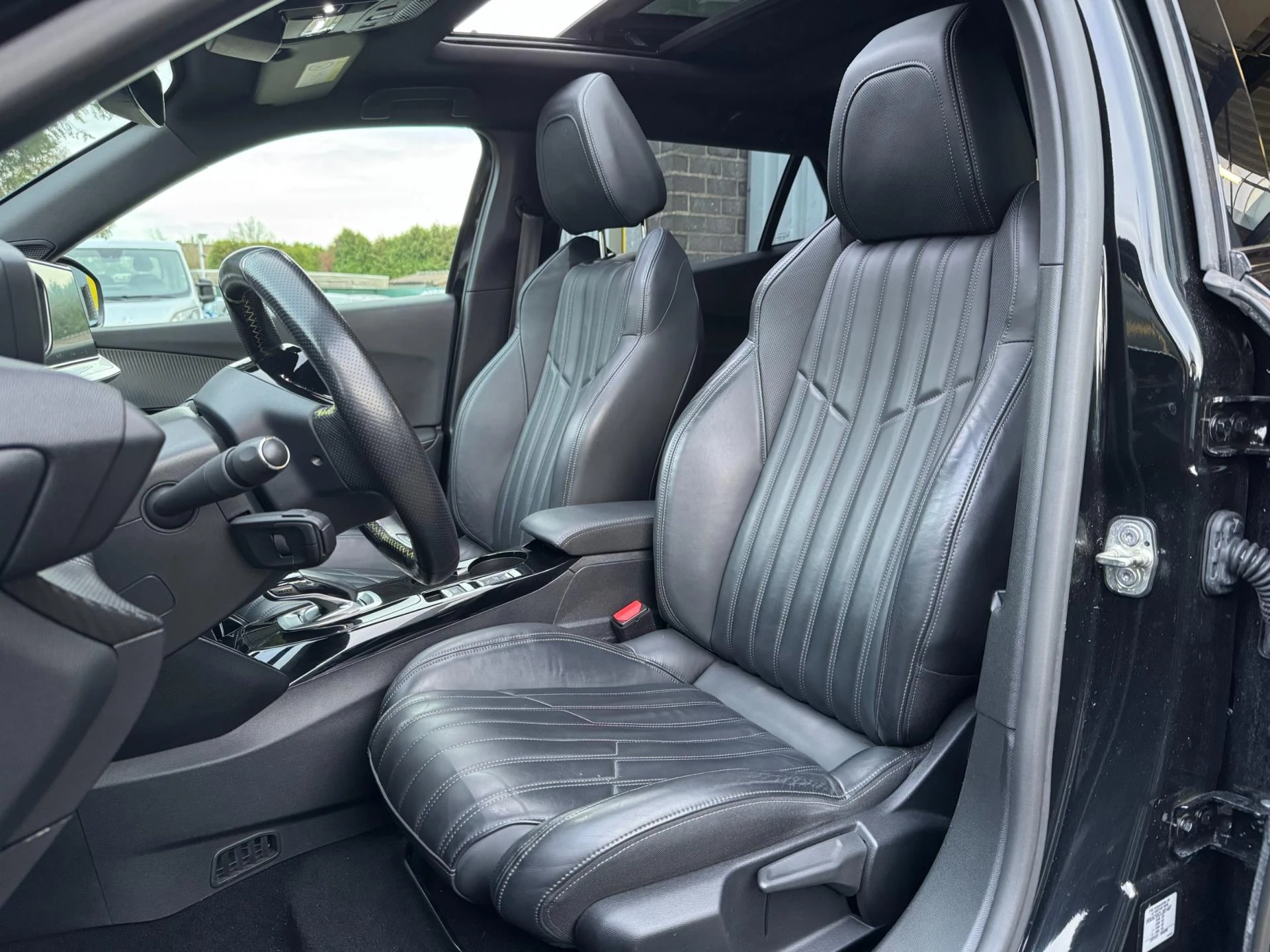 Hoofdafbeelding Peugeot e-2008