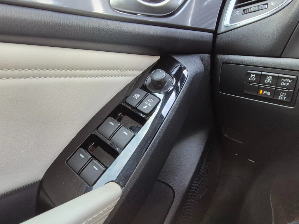 Hoofdafbeelding Mazda 3