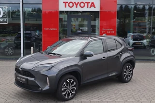 Hoofdafbeelding Toyota Yaris Cross Toyota Yaris Cross 1.5 HYBRID STYLE PANORAMADAK HEAD-UP KEYLESS STOEL/STUURVERWARMING 17"LM-VELGEN PRIVACY-GLASS LED EL-ACHTERKLEP