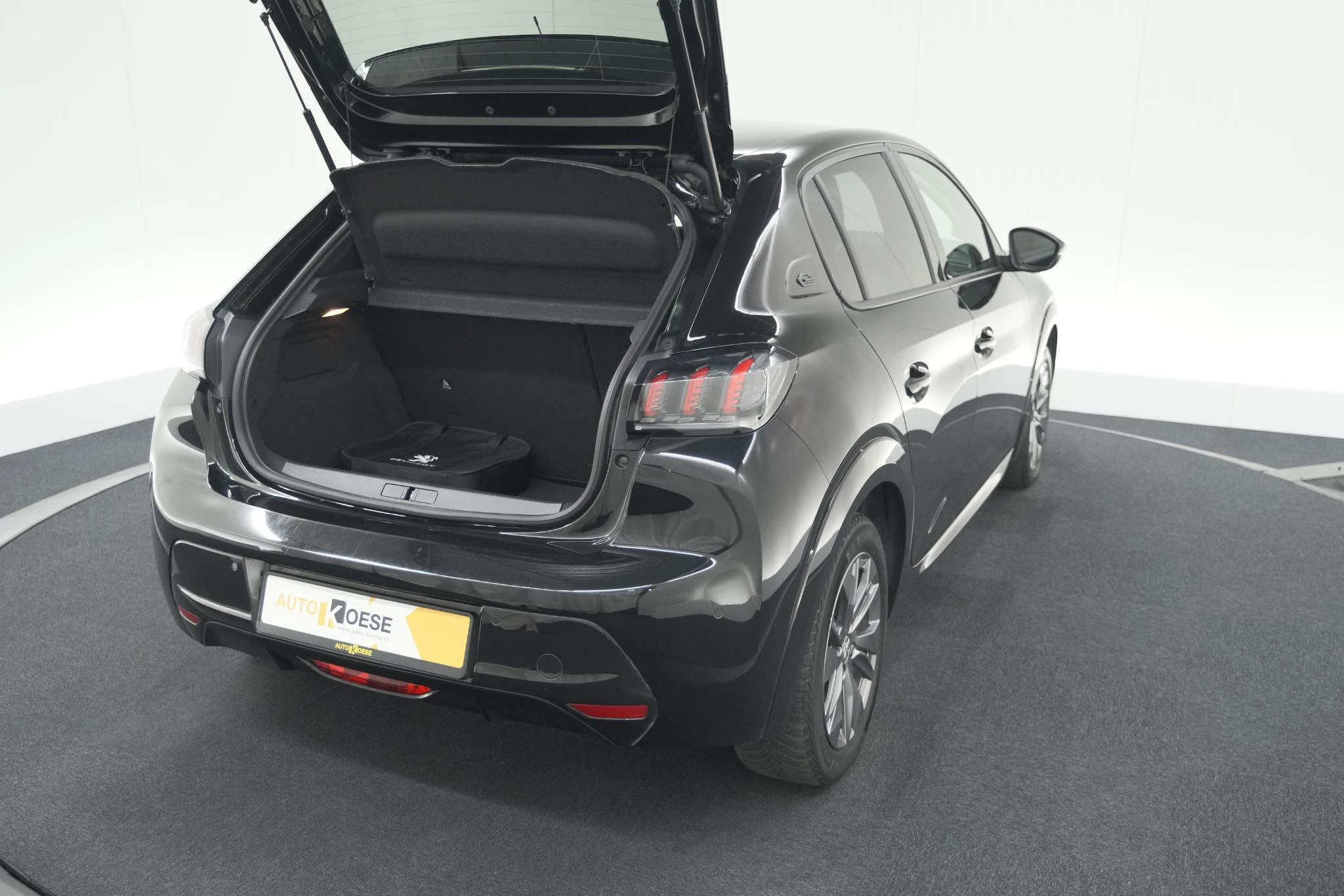 Hoofdafbeelding Peugeot e-208