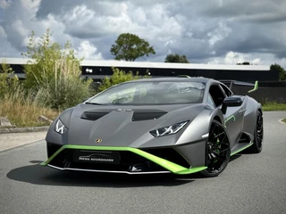 Hoofdafbeelding Lamborghini Huracán Lamborghini Huracán STO 5.2 V10 LIFT|Carbon|AD PERSONAM|60th AN|VAT/BTW|GARANTIE 05-2026