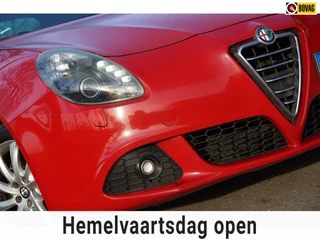 Alfa Romeo Giulietta 1.4 T Distinctive | Rosso Competizion | Clima/Cruise/LMV/Bluetooth/LED - Keurig!