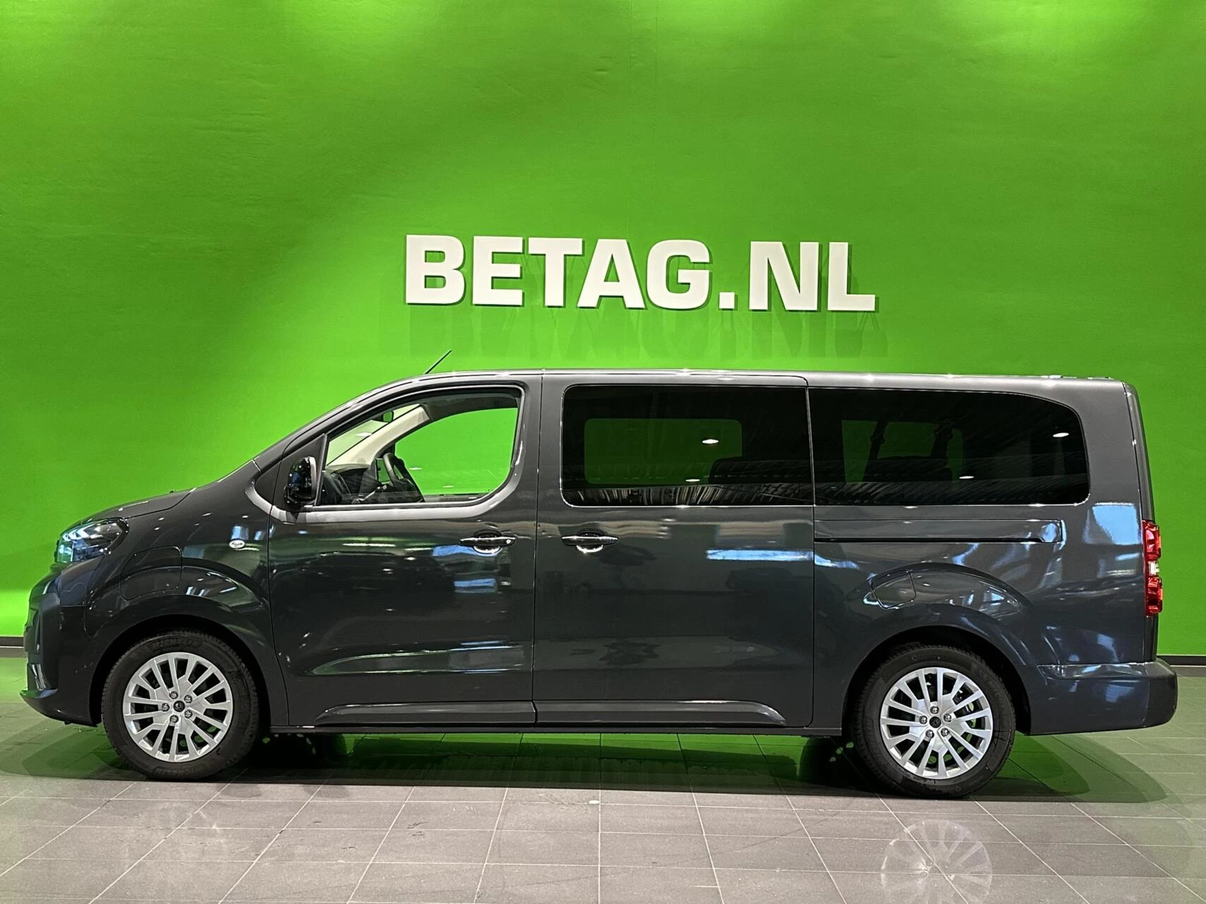 Hoofdafbeelding Peugeot e-Traveller